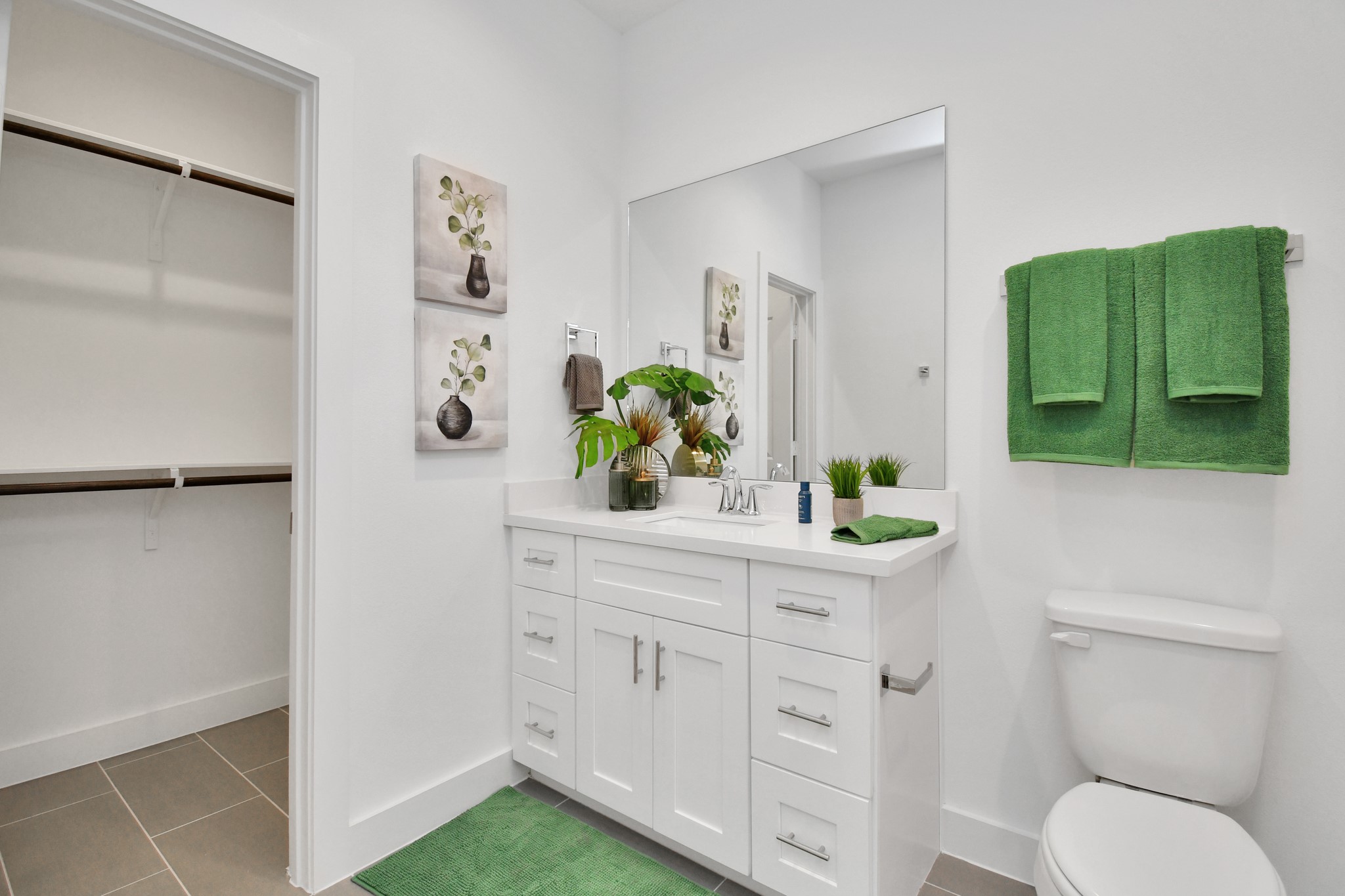 Full bathroom #2