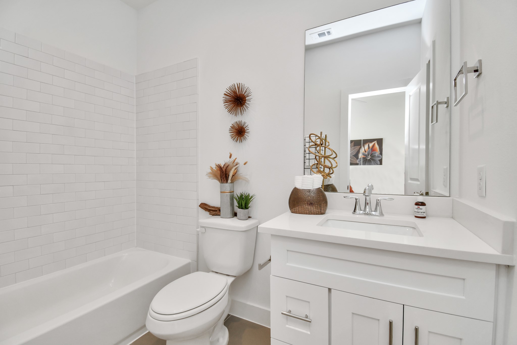 Full bathroom #1