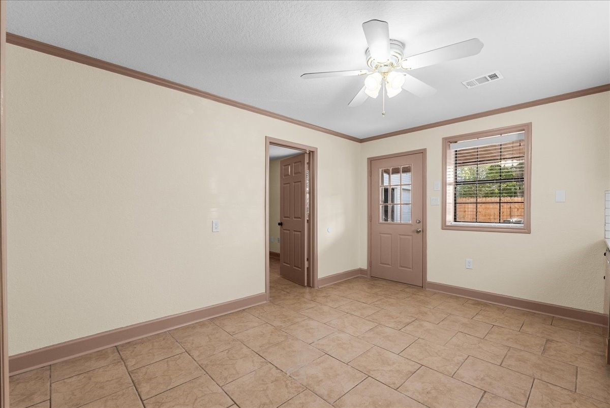 RESIDENT DINING AREA