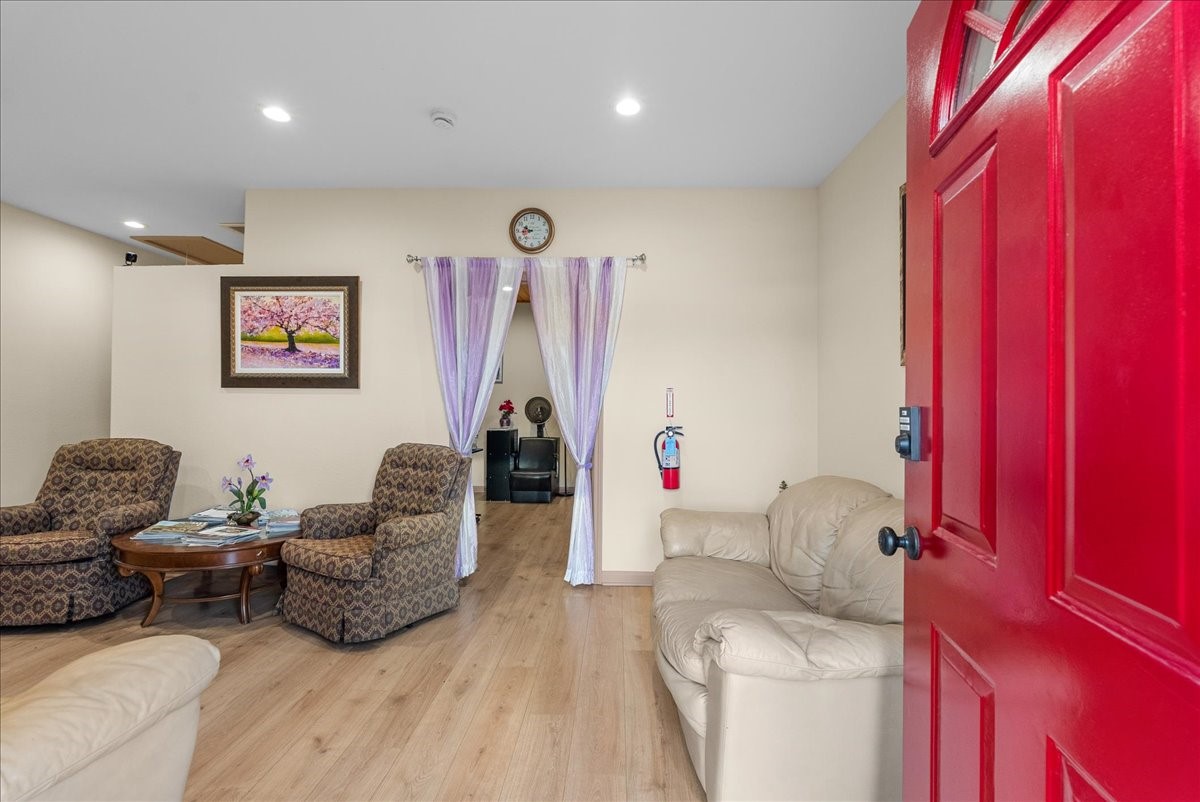 ENTRANCE TO COMMERCIAL UNIT