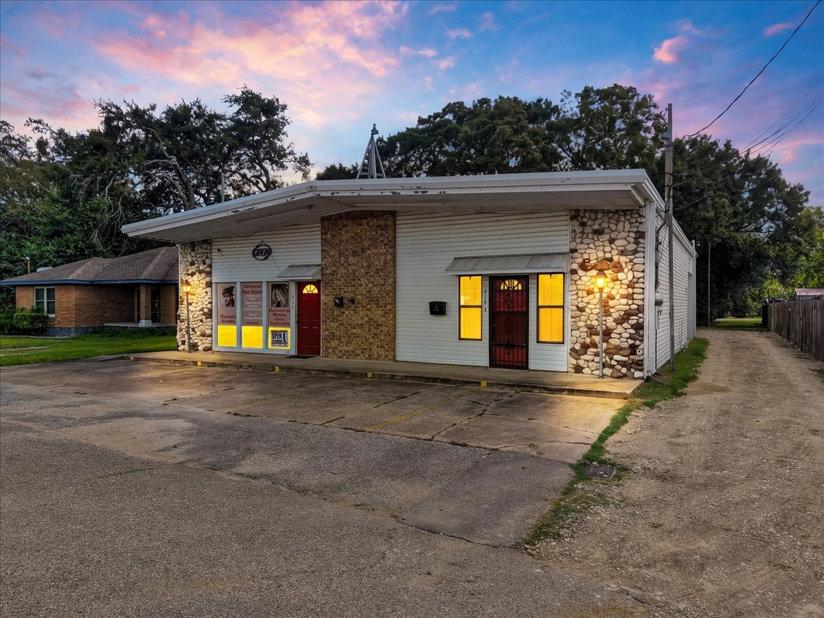 1 PROPERTY - 2 UNITS. 1 PROPERTY - 2 UNITS.