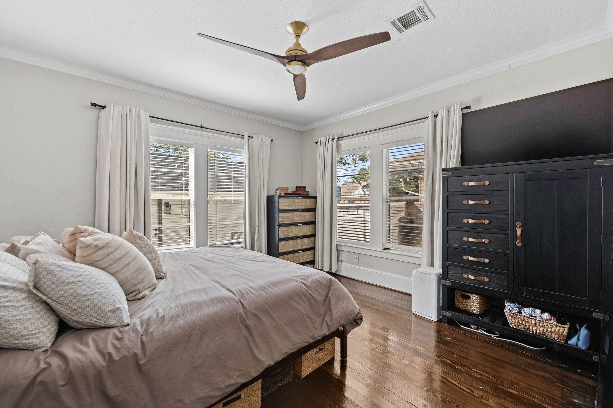1006 W Temple Street, Houston, TX 77009