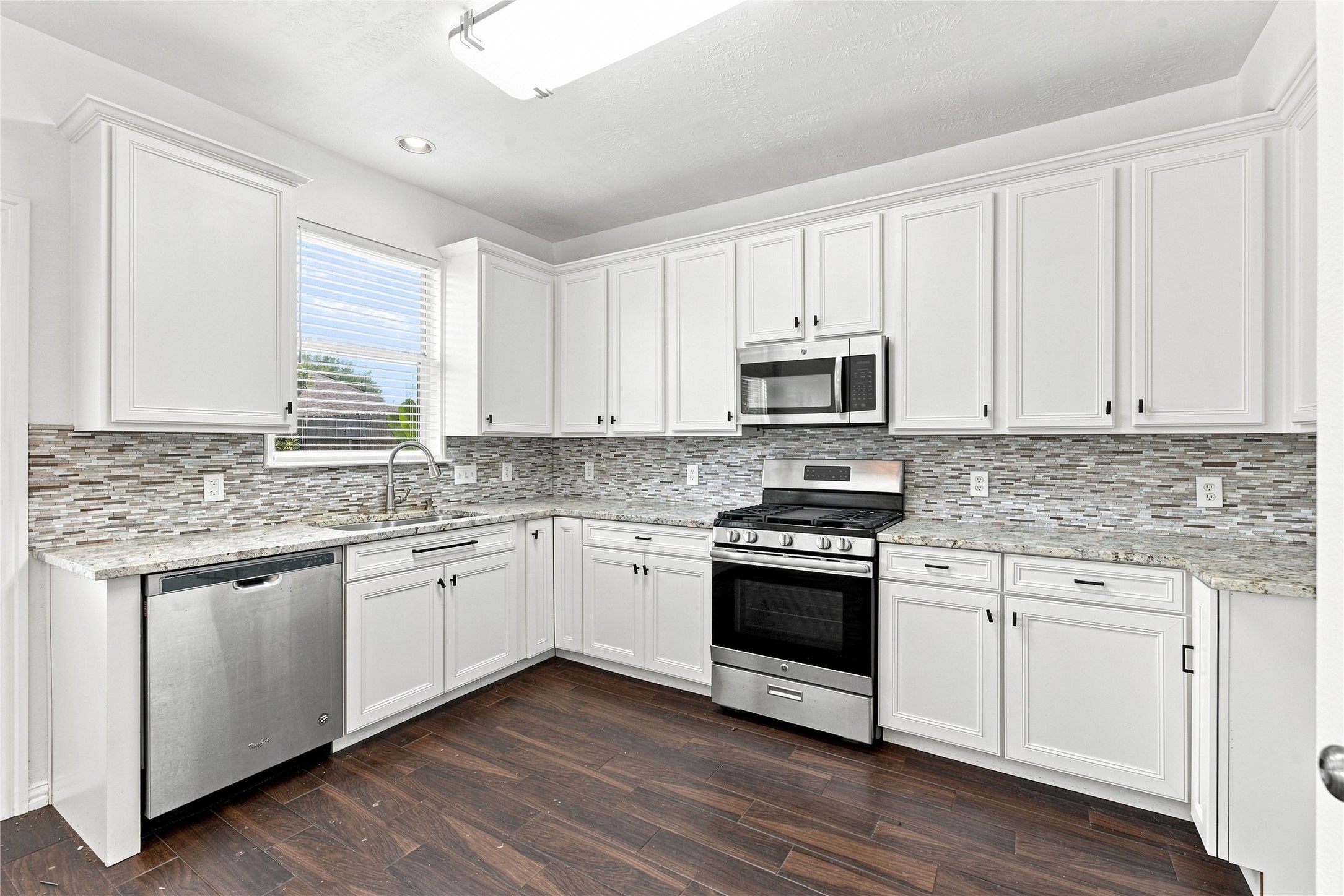 3719 Nichols Avenue, Dickinson, TX 77539