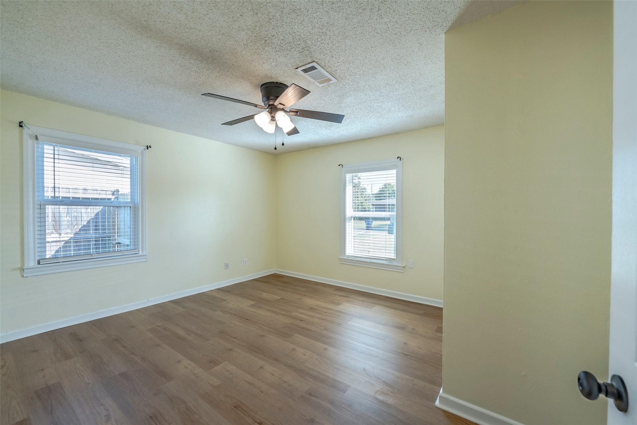 1810 3rd Avenue N, Texas City, TX 77590