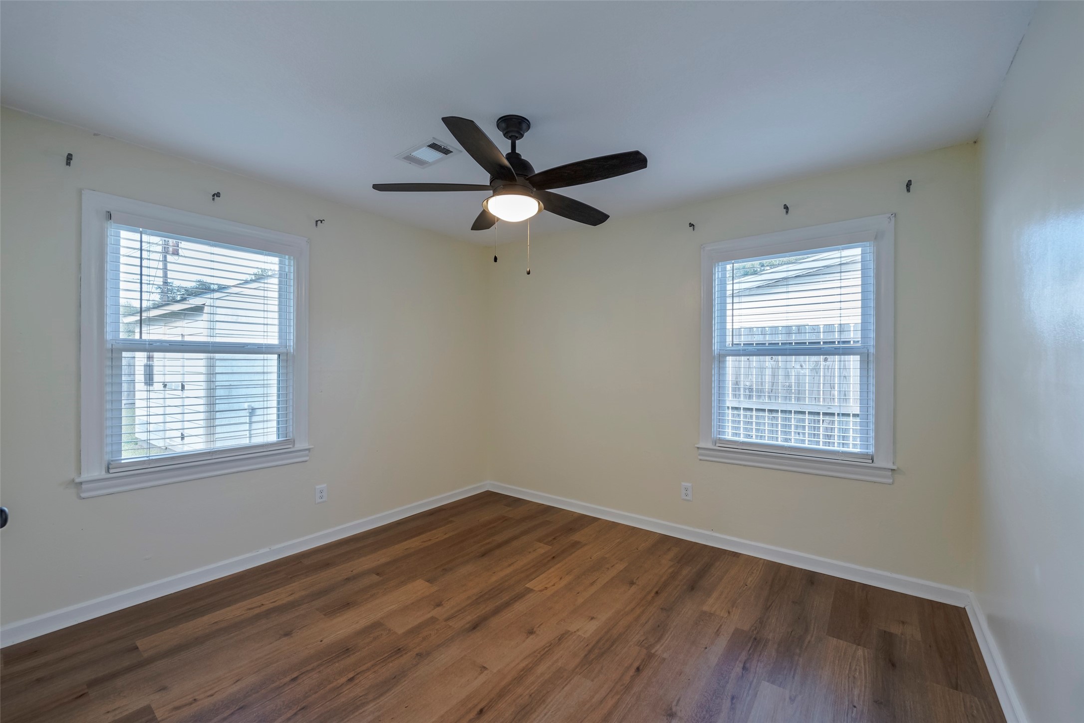 1810 3rd Avenue N, Texas City, TX 77590
