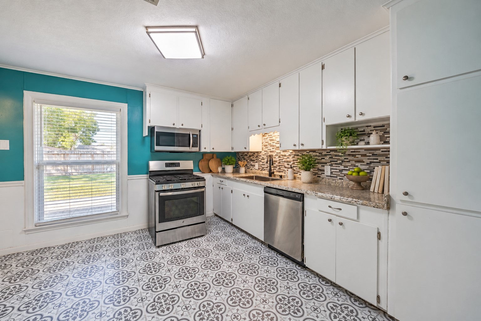 1810 3rd Avenue N, Texas City, TX 77590