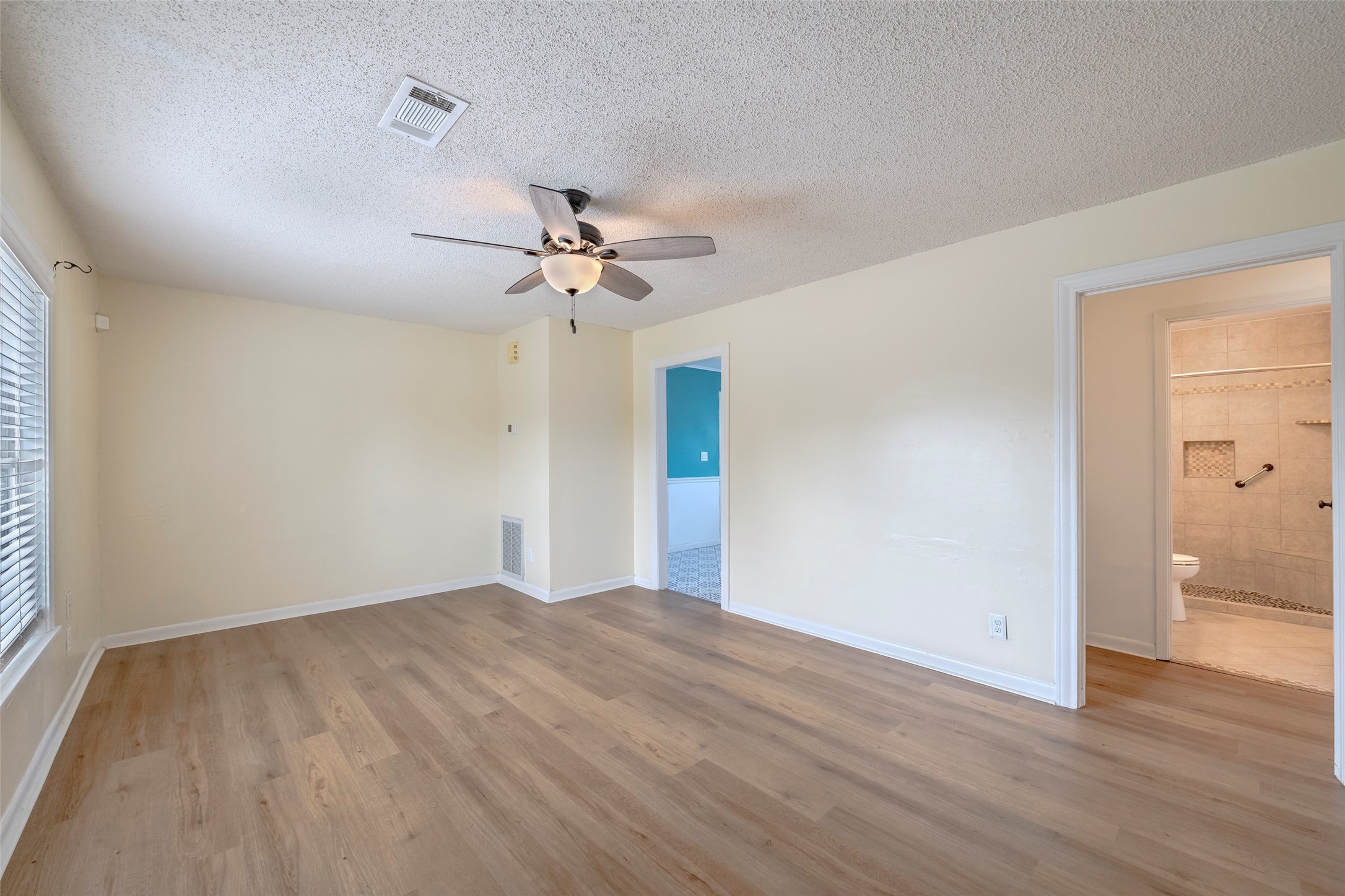 1810 3rd Avenue N, Texas City, TX 77590