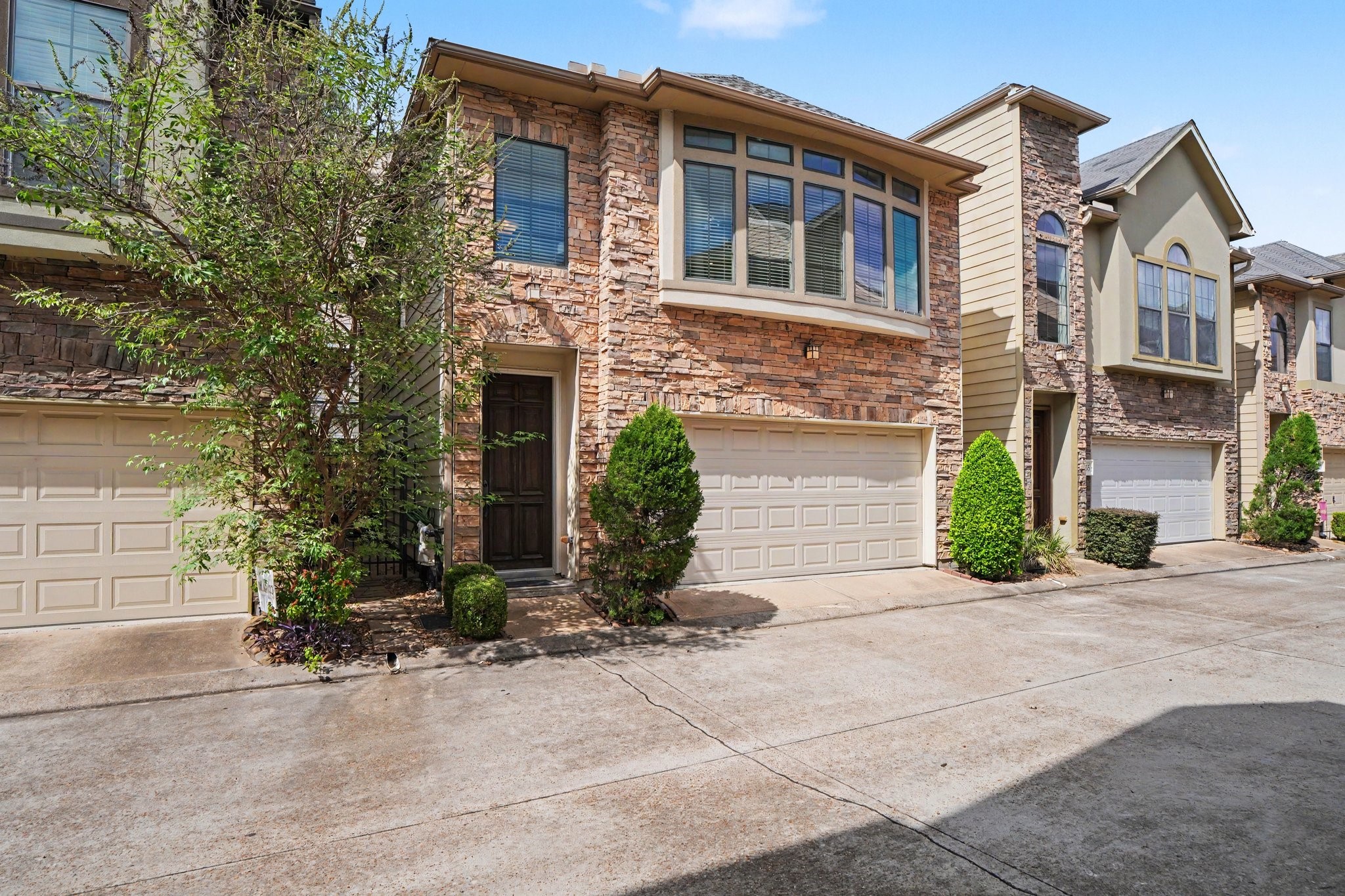 Welcome to 1331 Studer. A freestanding home in a gated community just a short distance from the desireable Washington entertainment district. Welcome to 1331 Studer. A freestanding home in a gated community just a short distance from the desireable Washington entertainment district.