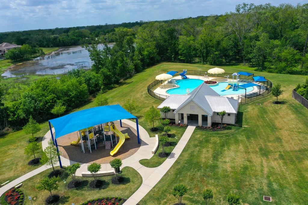 Long Meadow Farms is amazing community with lakes, six-and-a-half miles of natura trails and nature preserves, 8.2 miles of pecan groves, as well as 14 fun-filled parks. Combine this with amenities like two resort-style pools with slides, playgrounds, and pavilions, and you will feel as though you are on vacation all of the time.