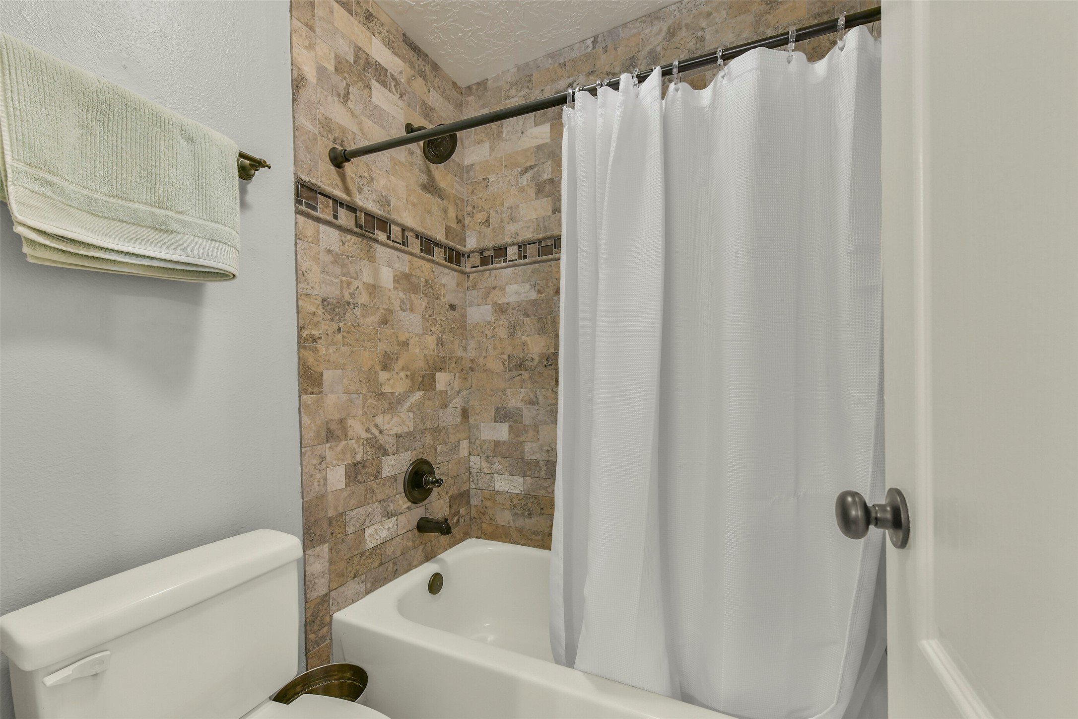 2320 Fairway Pointe Drive, League City, TX 77573