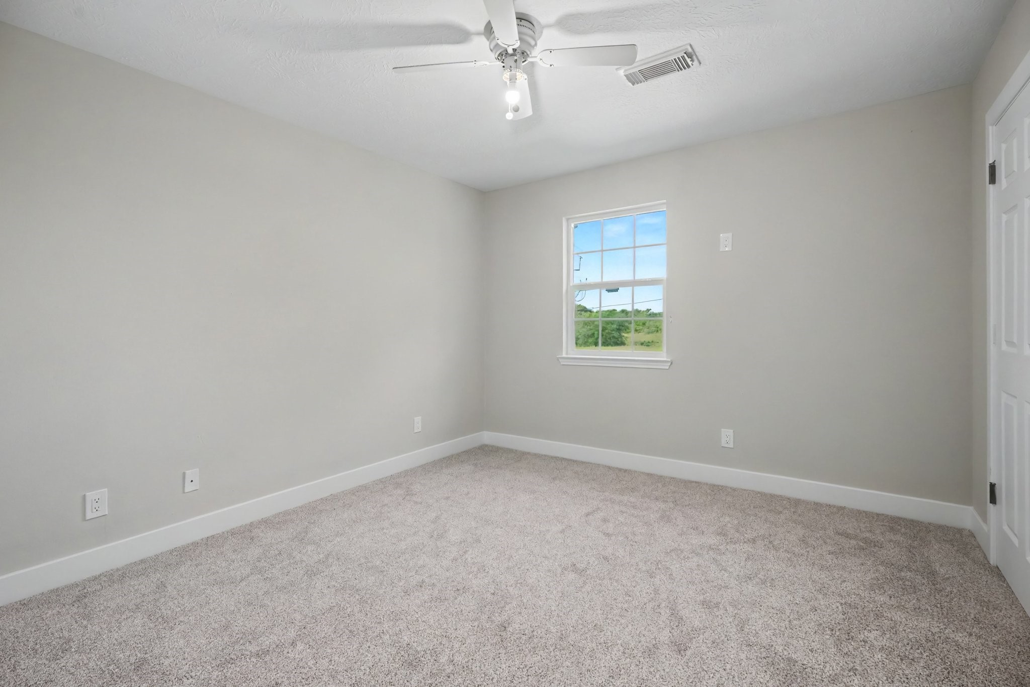 Upstairs secondary bedroom