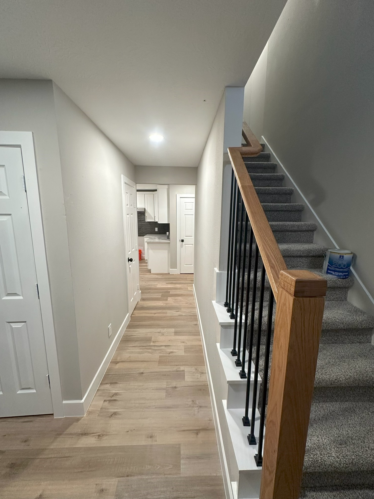 Stairs on right of the entry way