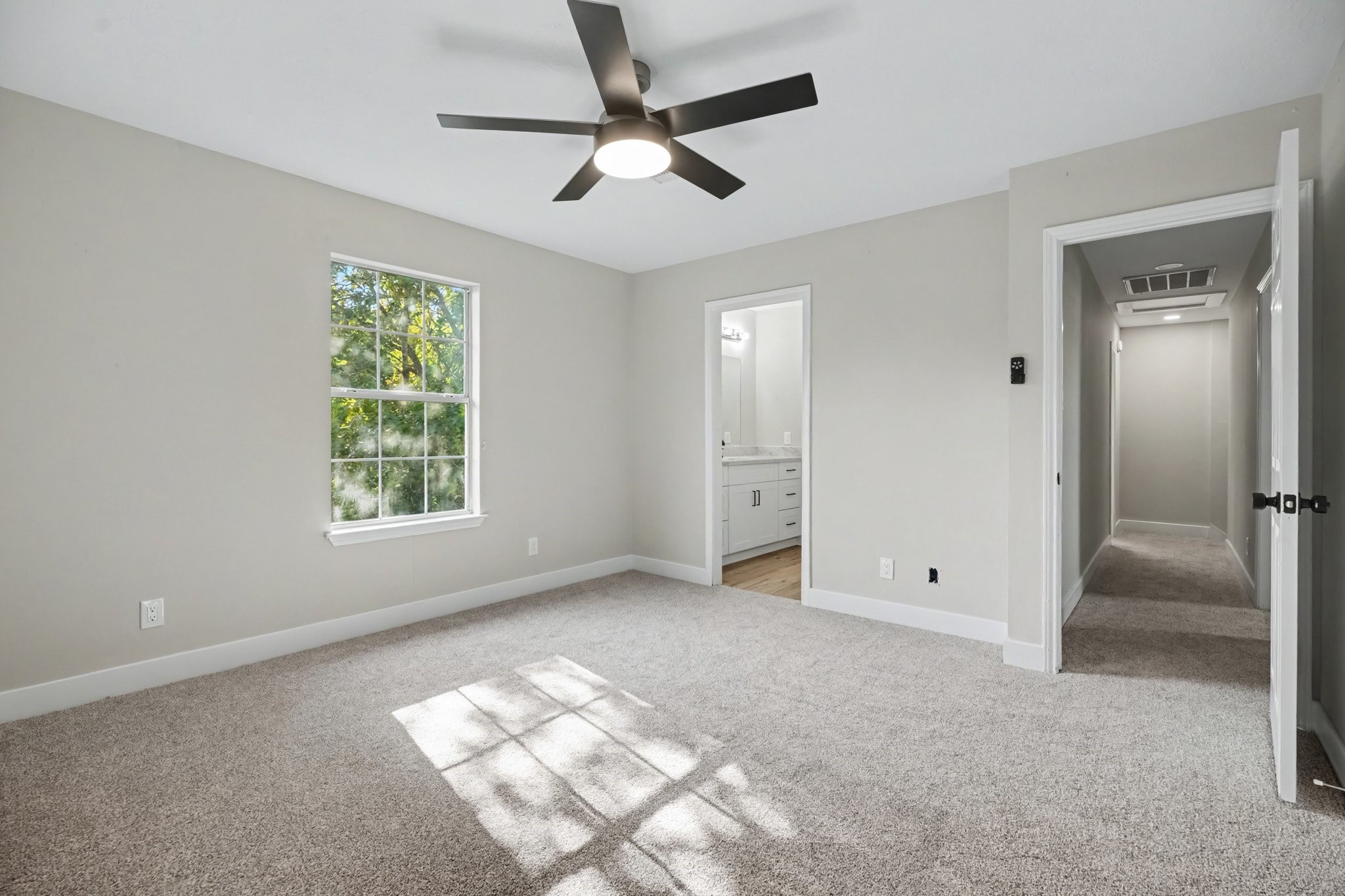 Upstairs primary bedroom