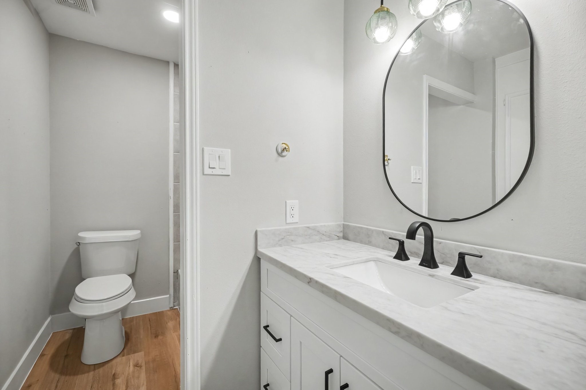 Secondary bathroom upstairs