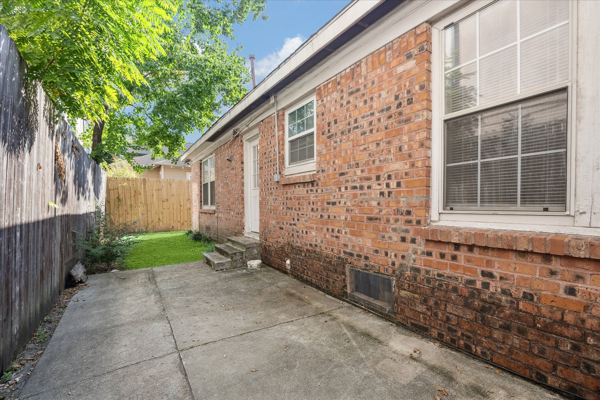 Side patio/yard for those cool Houston evenings.