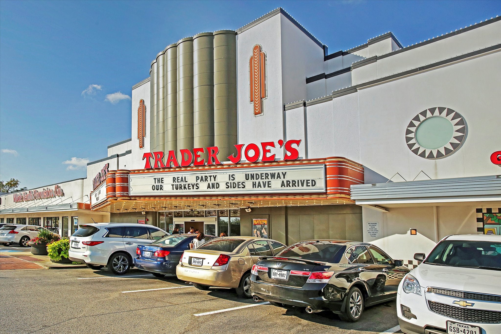 Duplex is walking distance to Trader Joe's, West Alabama Icehouse and several other famous Houston cafes and restaurants.