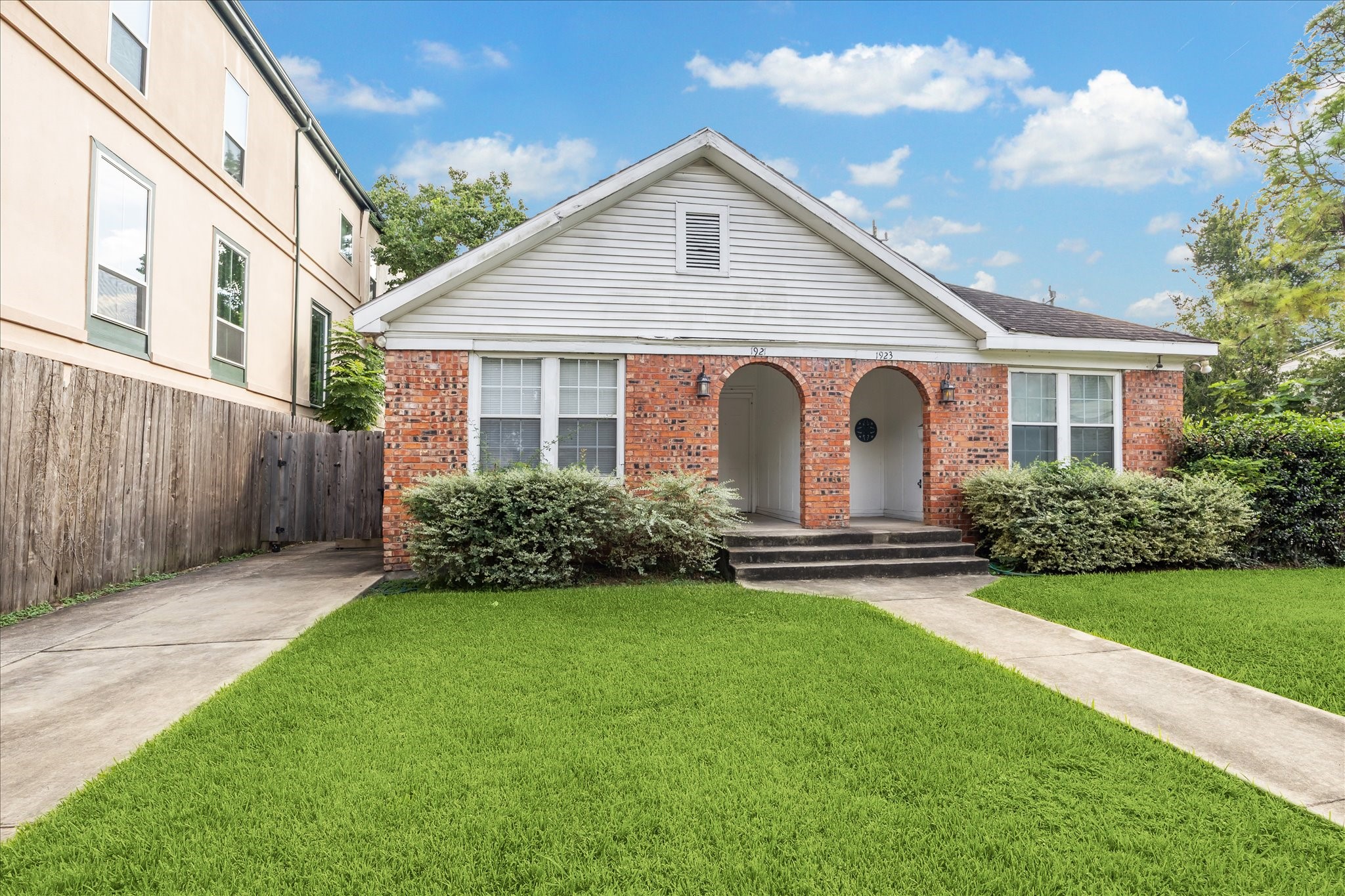 Prime location duplex - in heart of Montrose. Prime location duplex - in heart of Montrose.