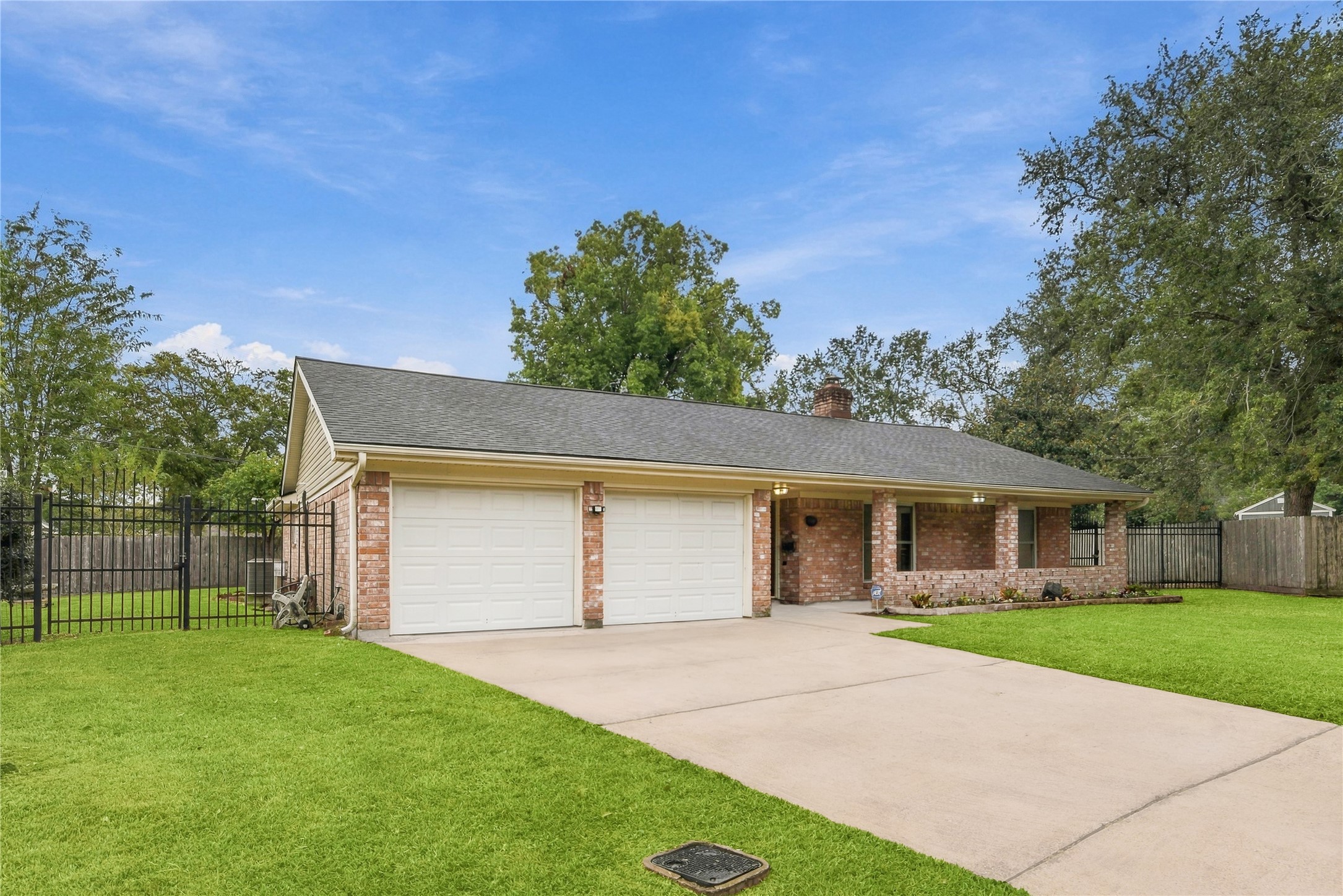 8501 Twelve Oaks Drive, Texas City, TX 77591
