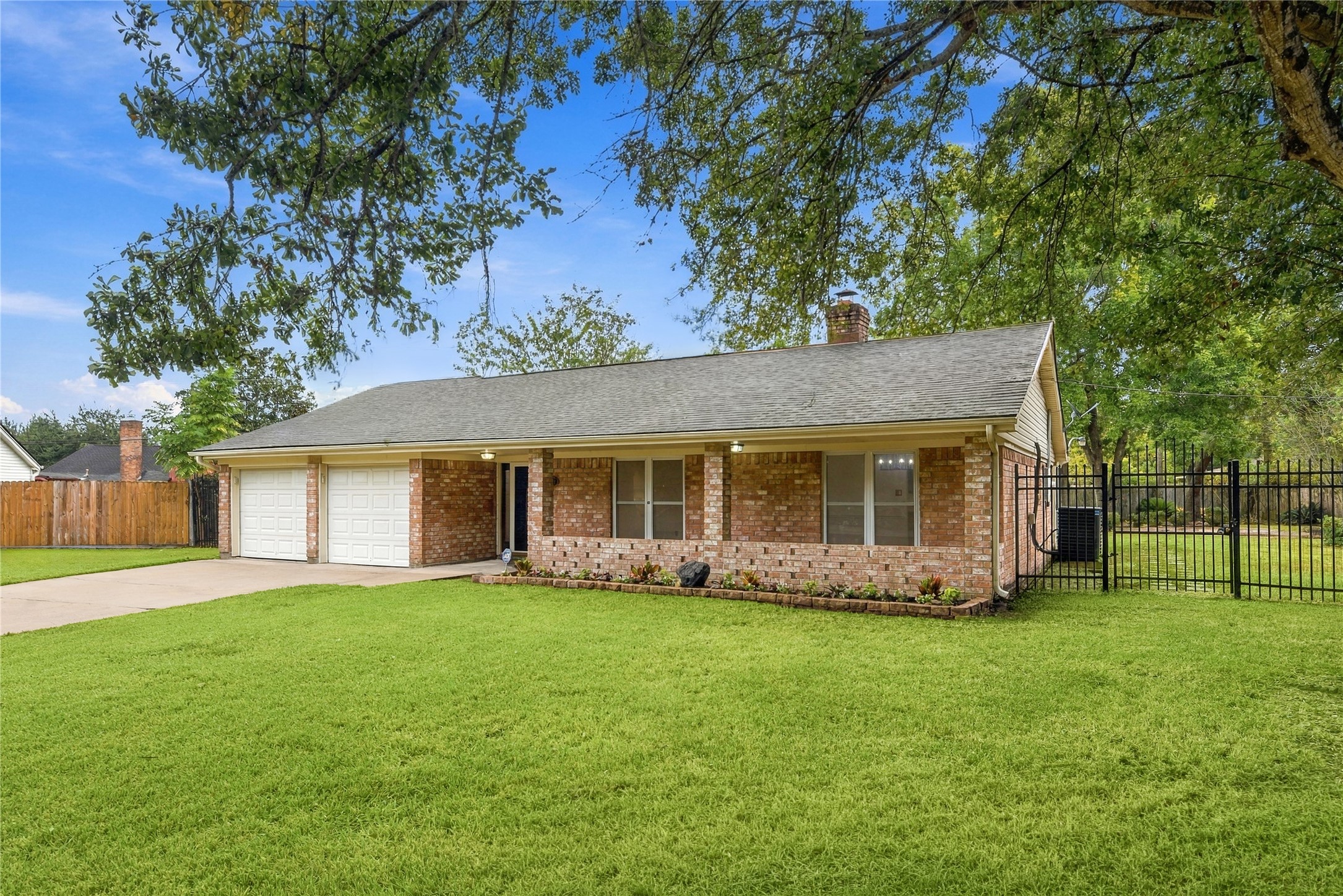 8501 Twelve Oaks Drive, Texas City, TX 77591