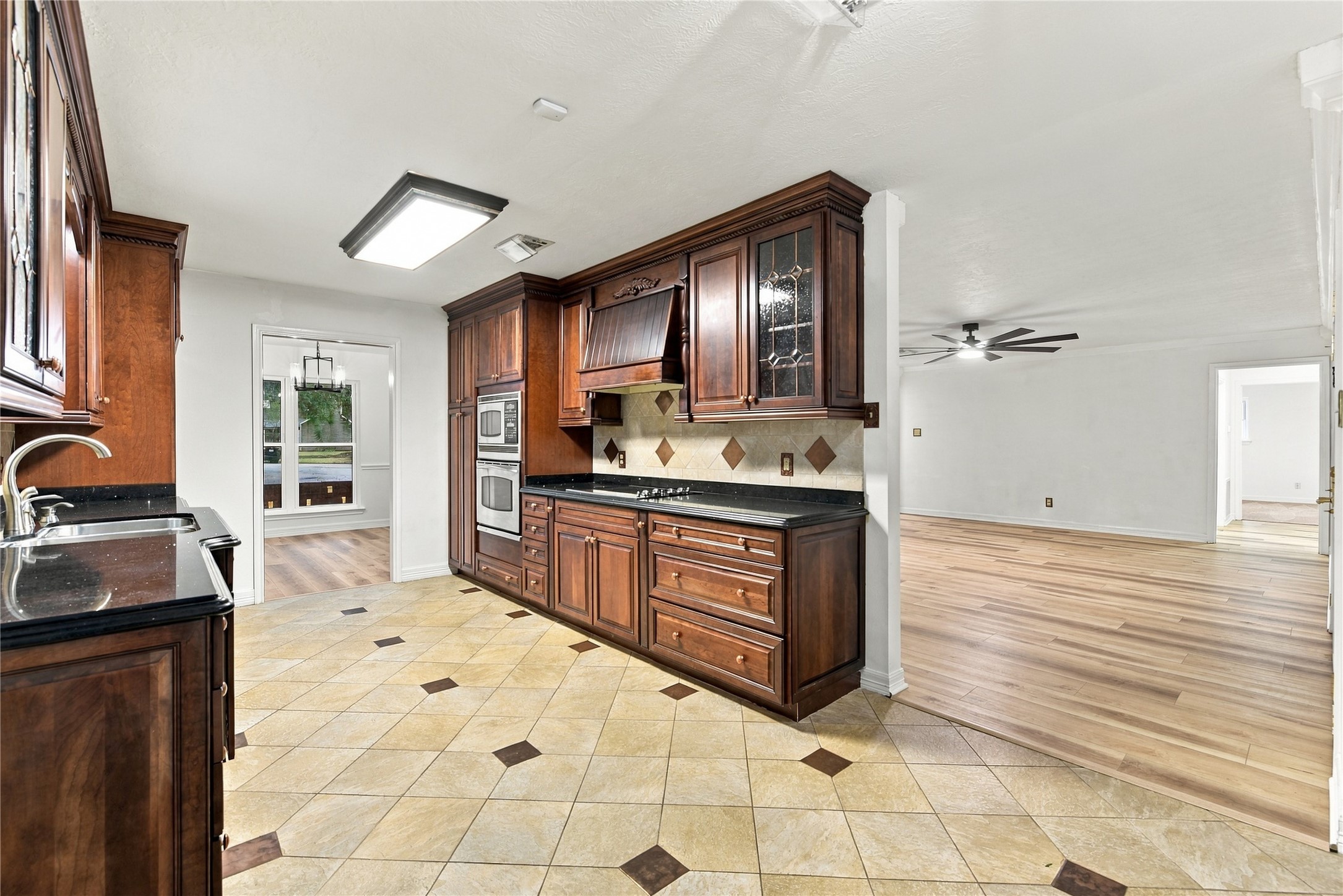 8501 Twelve Oaks Drive, Texas City, TX 77591