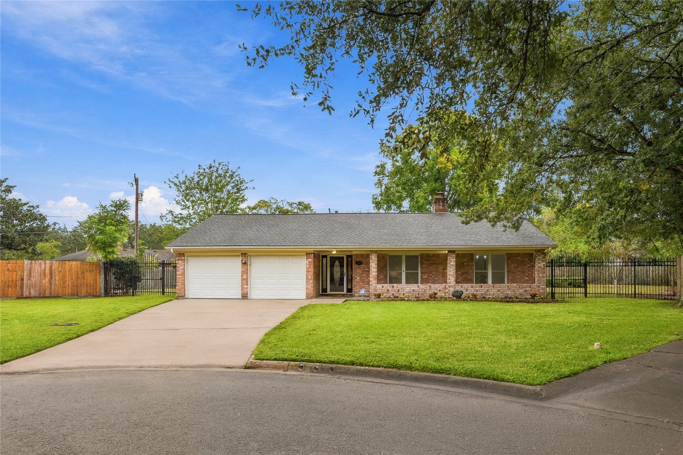 8501 Twelve Oaks Drive, Texas City, TX 77591