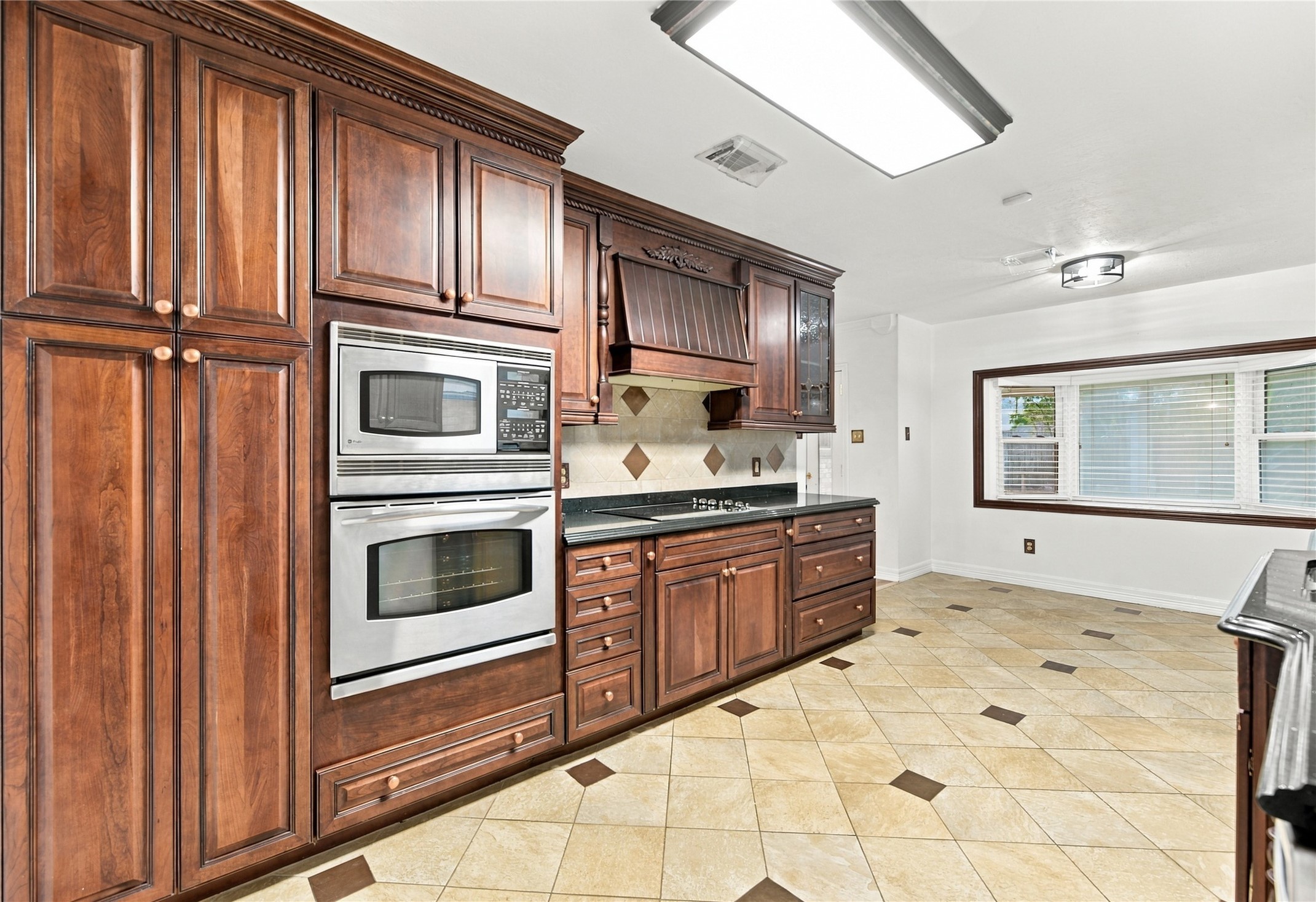 8501 Twelve Oaks Drive, Texas City, TX 77591