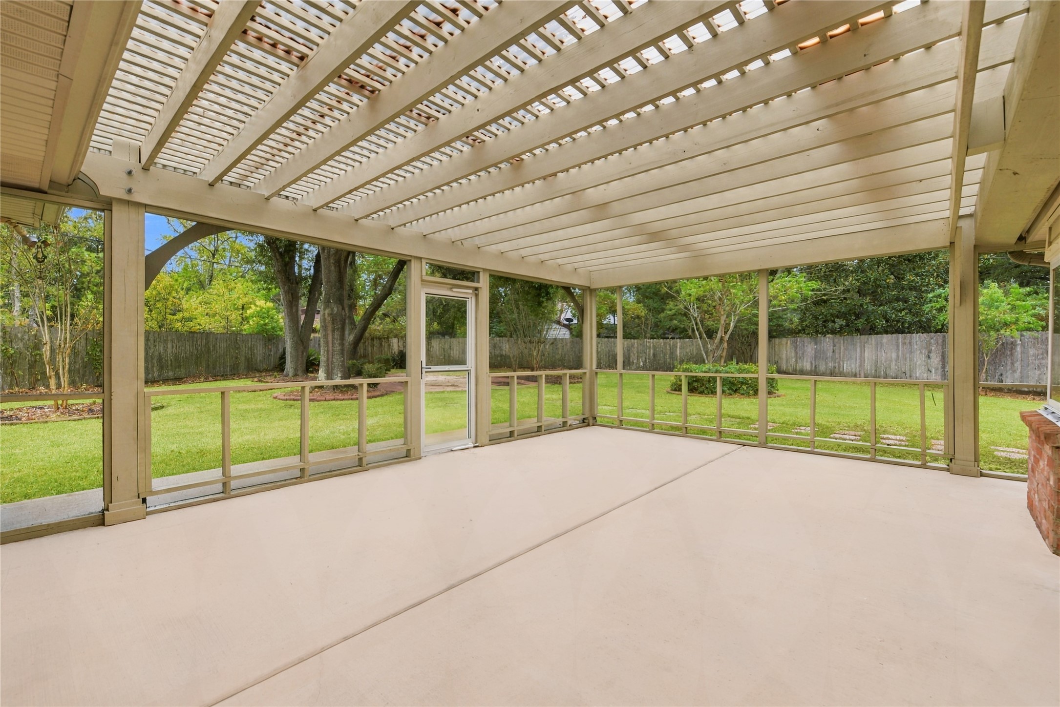 Screened Outdoor Patio