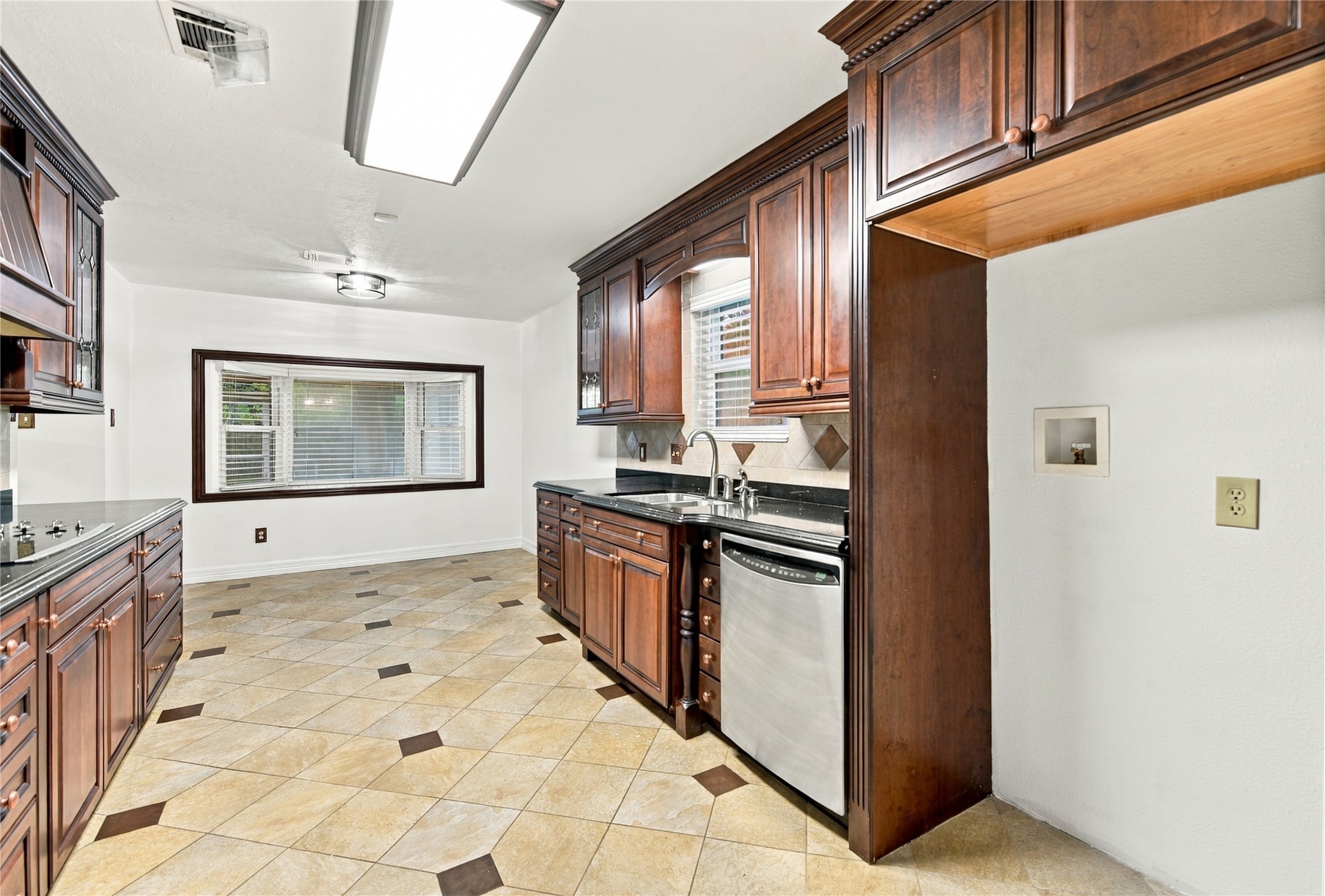8501 Twelve Oaks Drive, Texas City, TX 77591