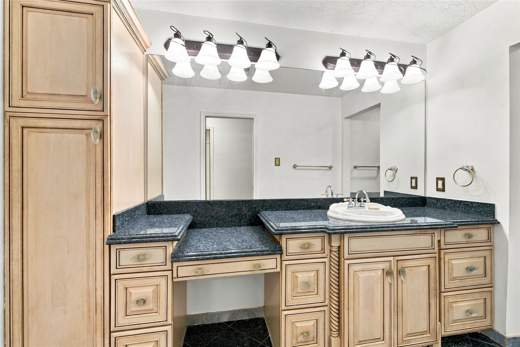 8501 Twelve Oaks Drive, Texas City, TX 77591