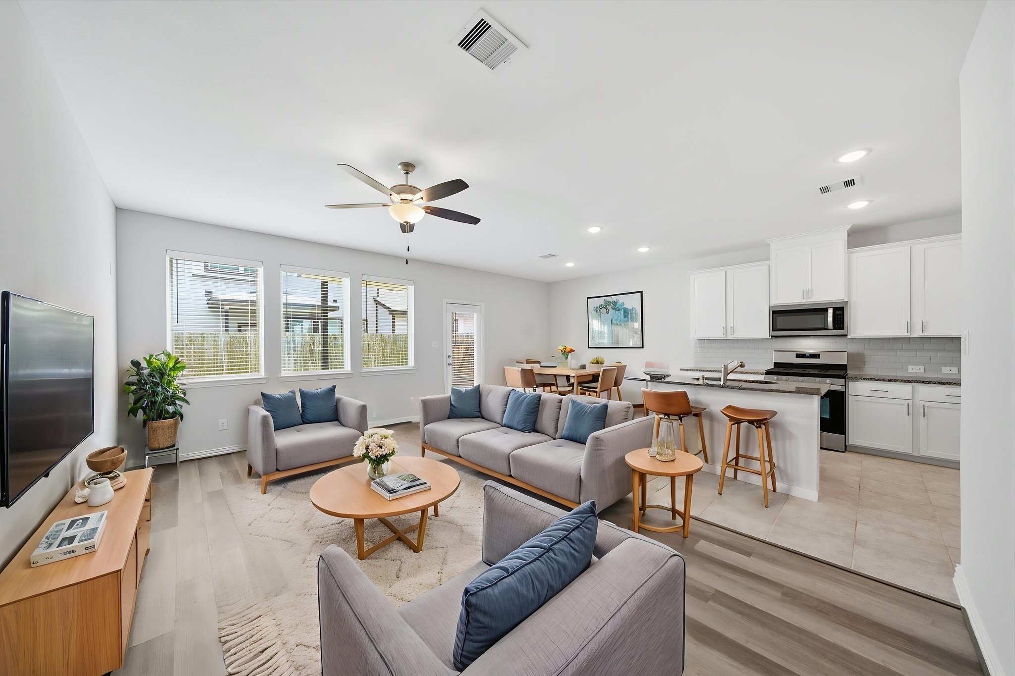 Virtually staged -Livingroom-Kitchen Virtually staged -Livingroom-Kitchen