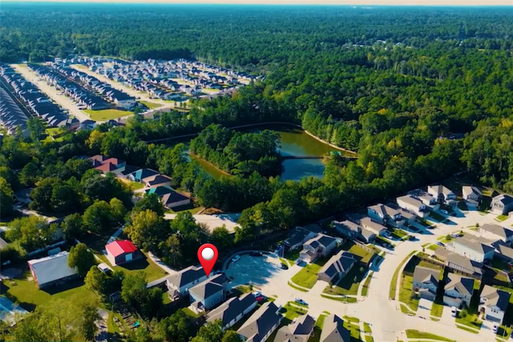 Explore the surrounding Creekside Court community and its convenient Magnolia location from above. Enjoy proximity to the shopping, dining, and entertainment destinations of nearby The Woodlands and Tomball.