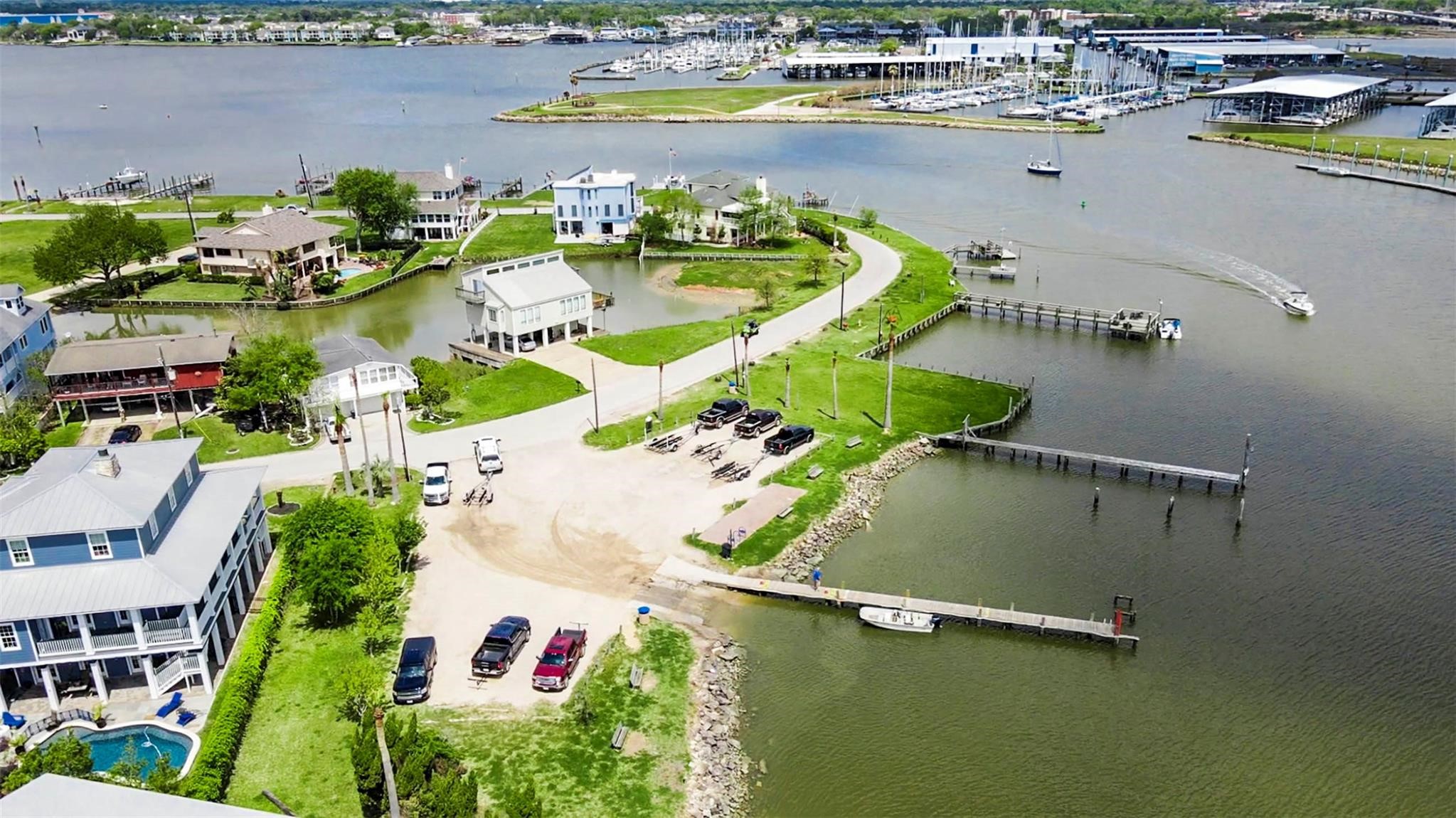 Community boat ramp with deep water access