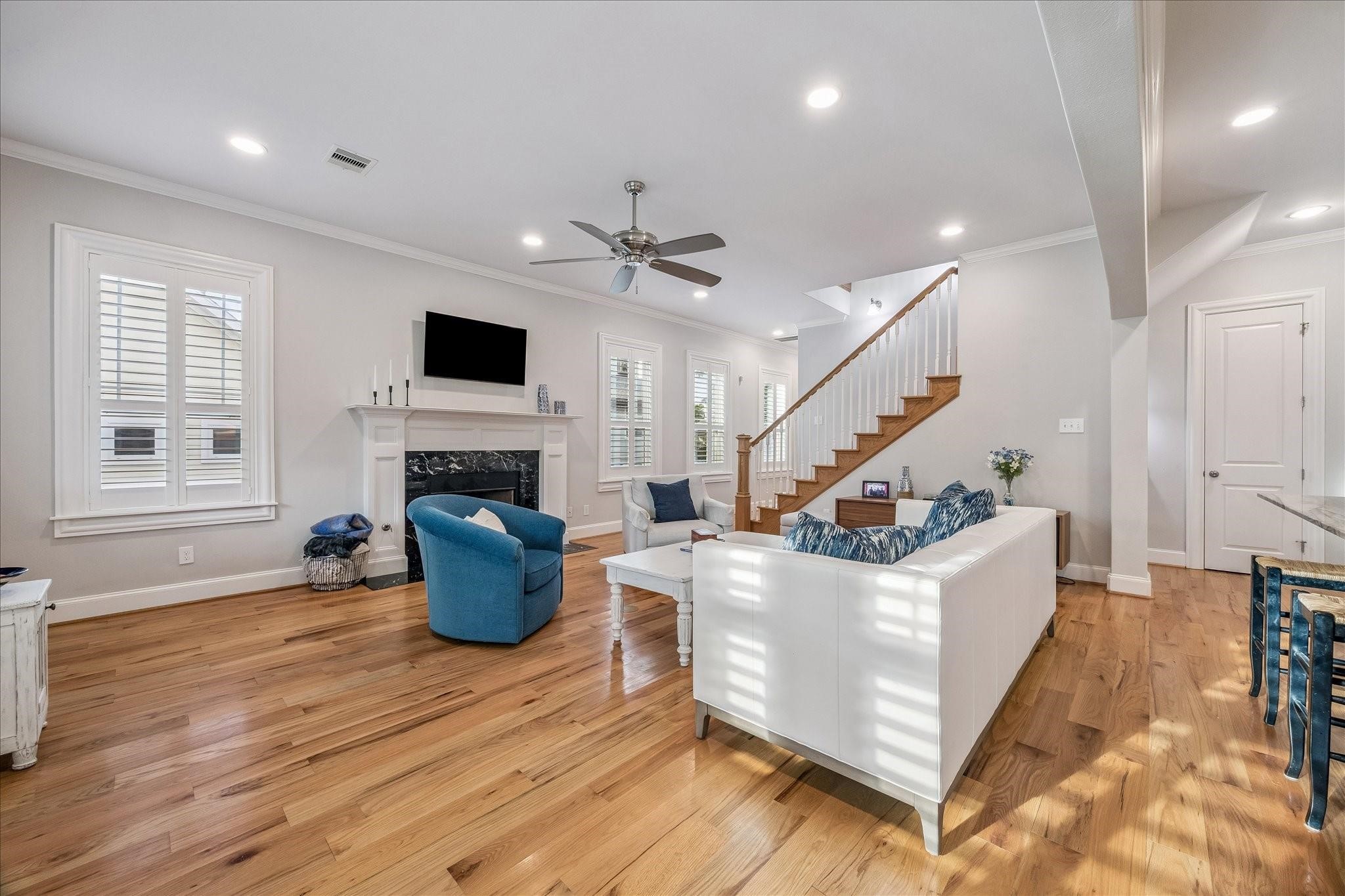 Spacious Living Room to accommodate a multitude of seating arrangements