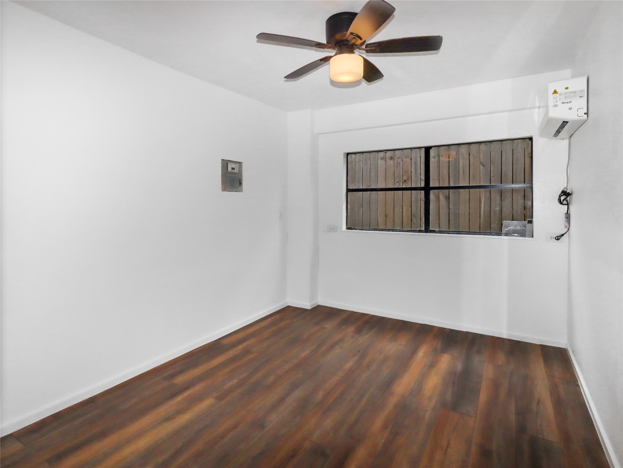 176 Barracuda Street, #B, Bayou Vista, TX 77563