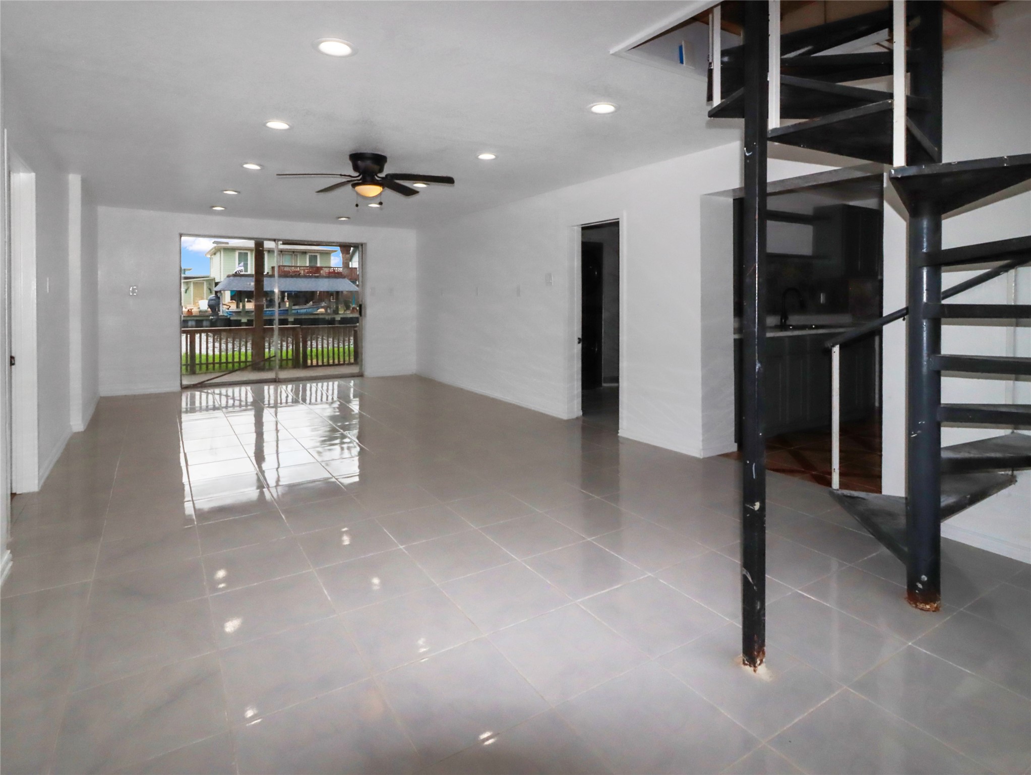 176 Barracuda Street, #B, Bayou Vista, TX 77563