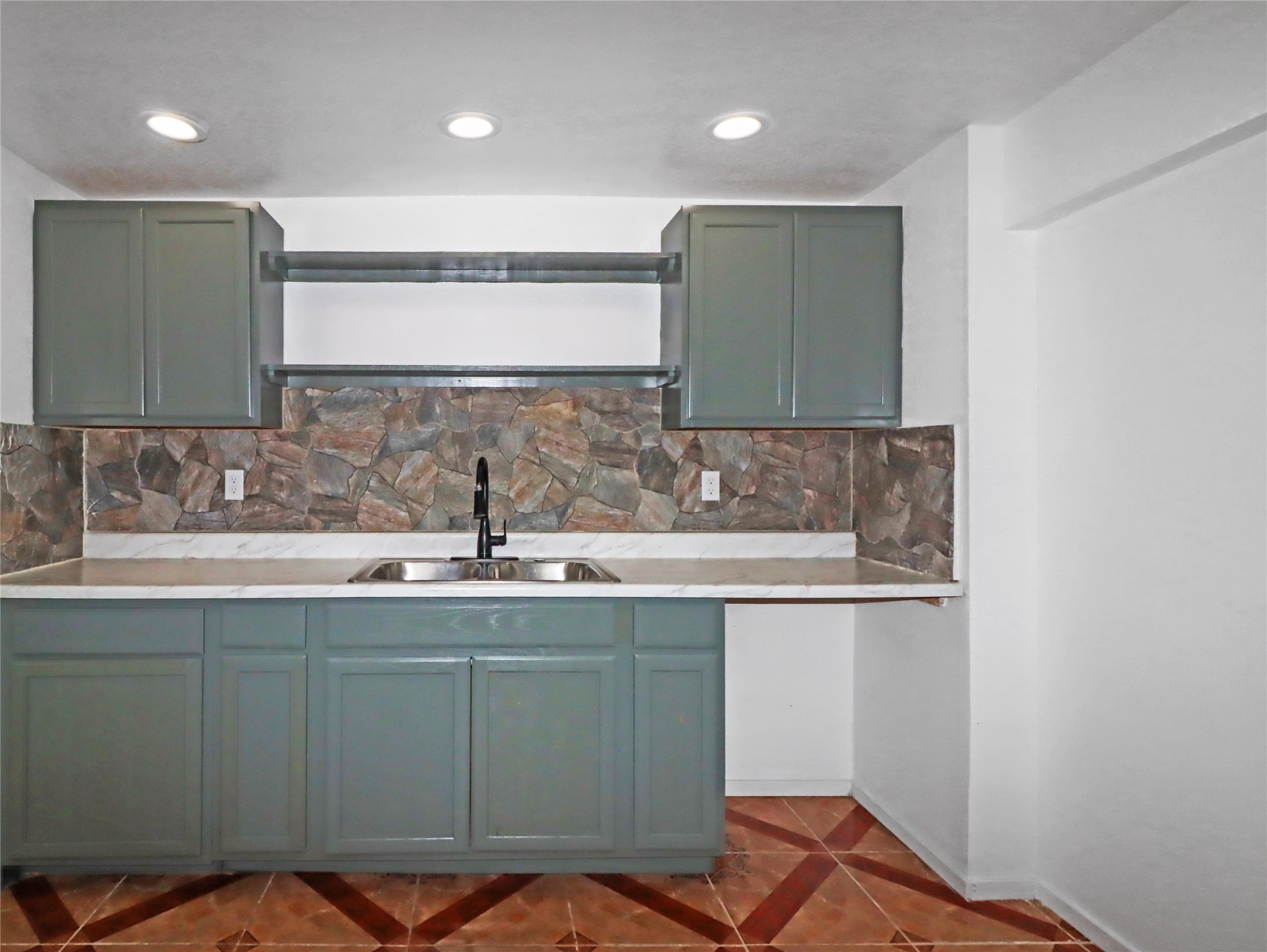 176 Barracuda Street, #B, Bayou Vista, TX 77563