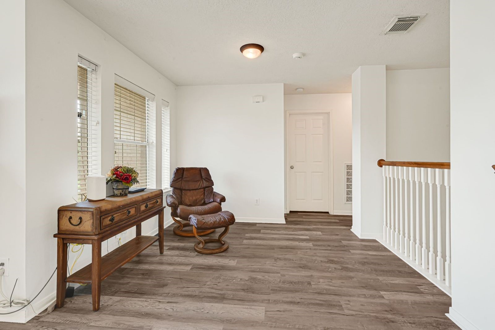 extra sitting area in the game room