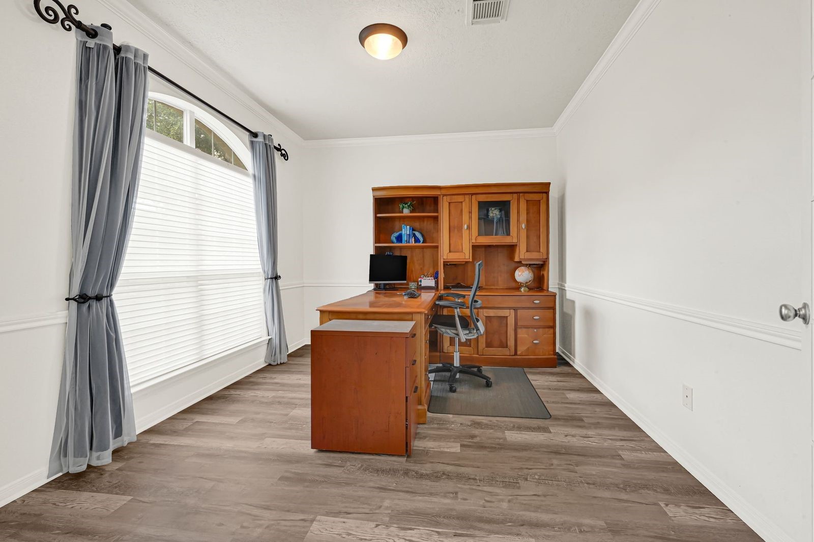 Spacious Office with natural lighting
