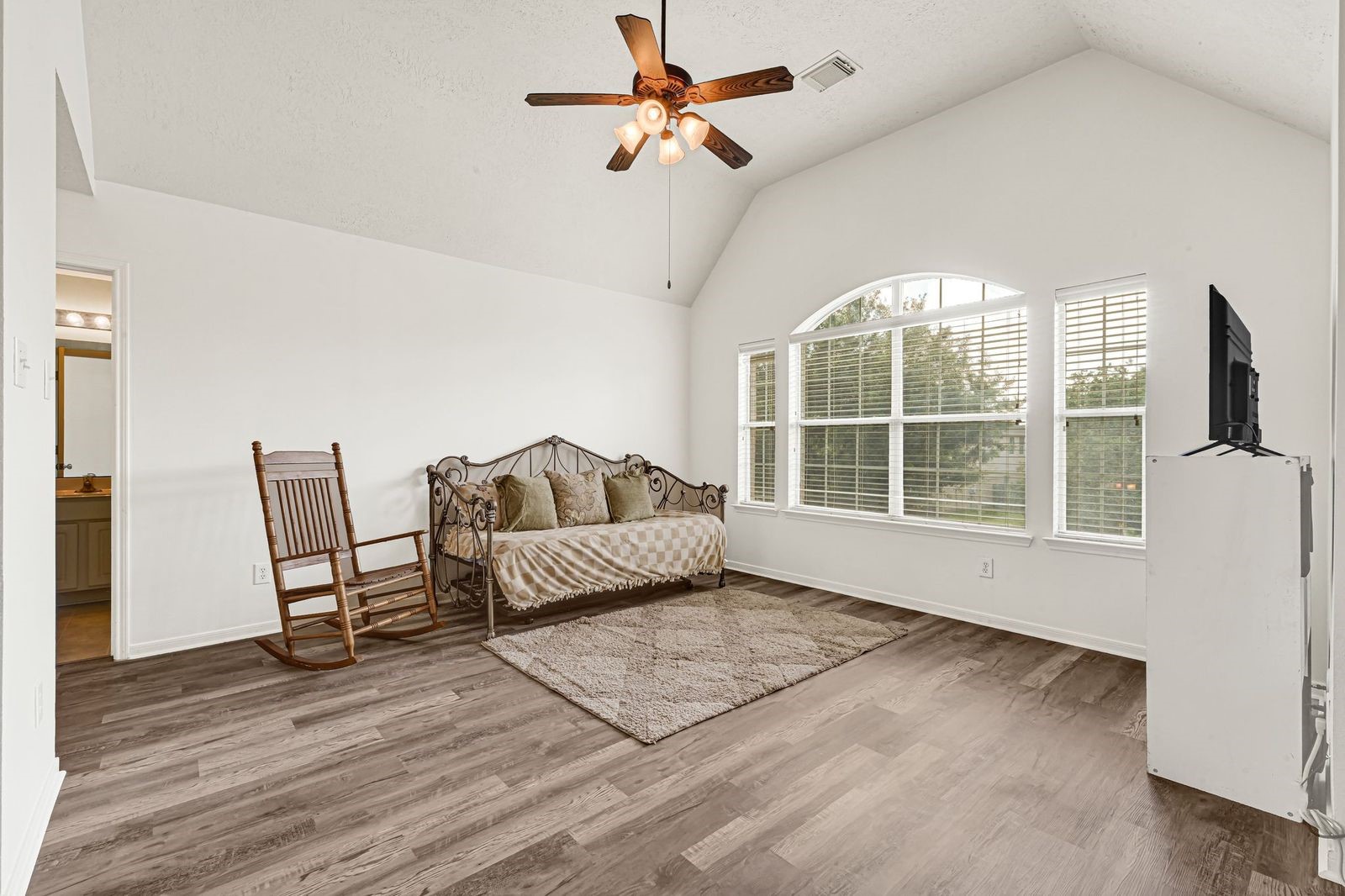 Upstairs game room/flex space
