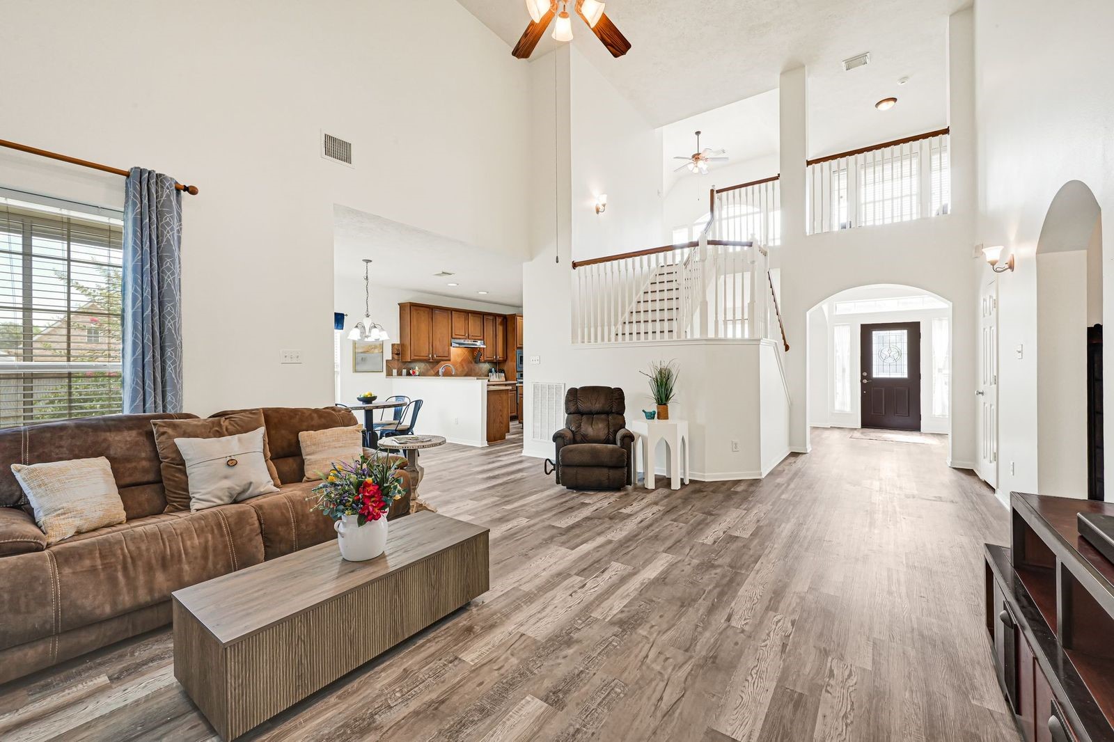 Spacious open living open to breakfast area