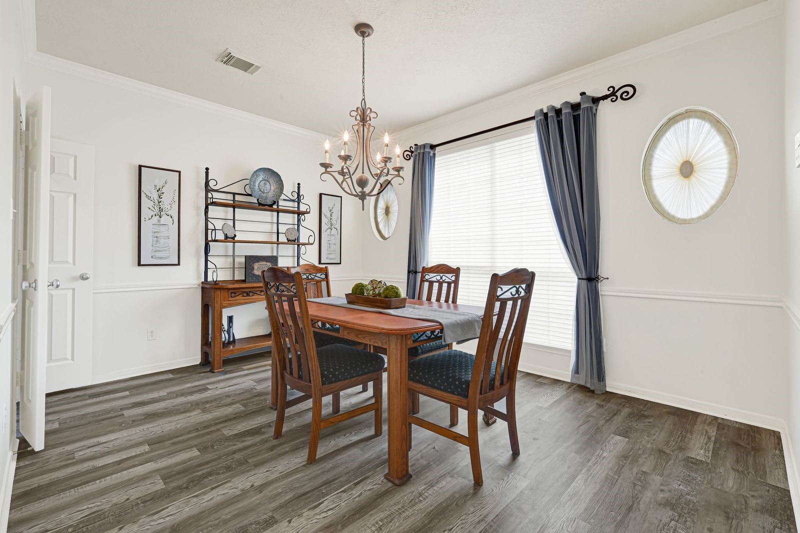 Formal Dining