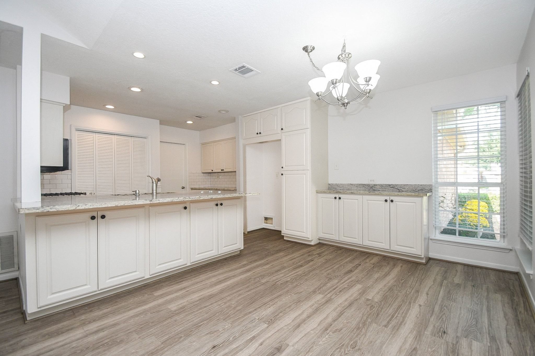 The breakfast area provides extra cabinet storage.