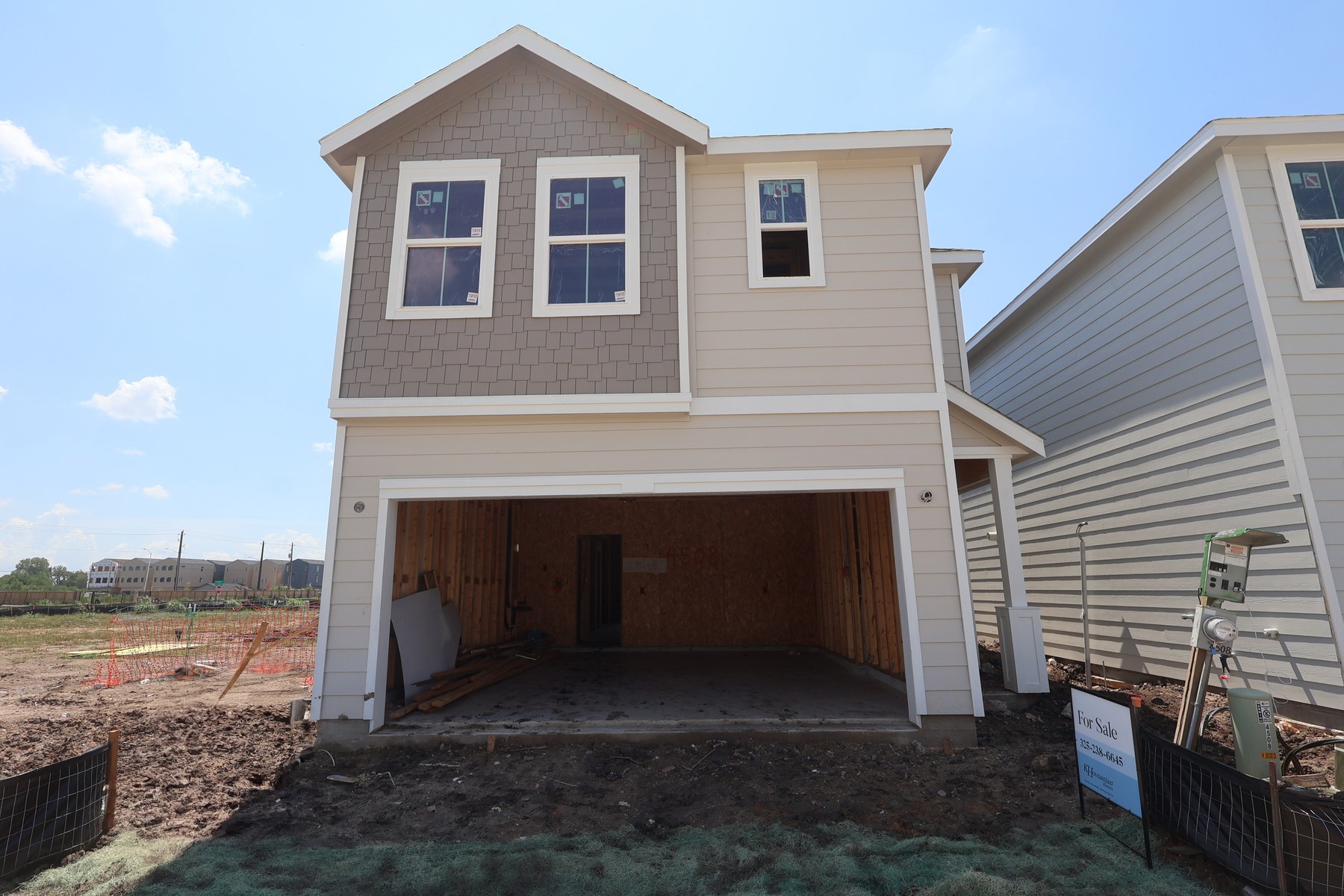 Two-story home with 3 bedrooms, 2.5 baths and 2 car garage