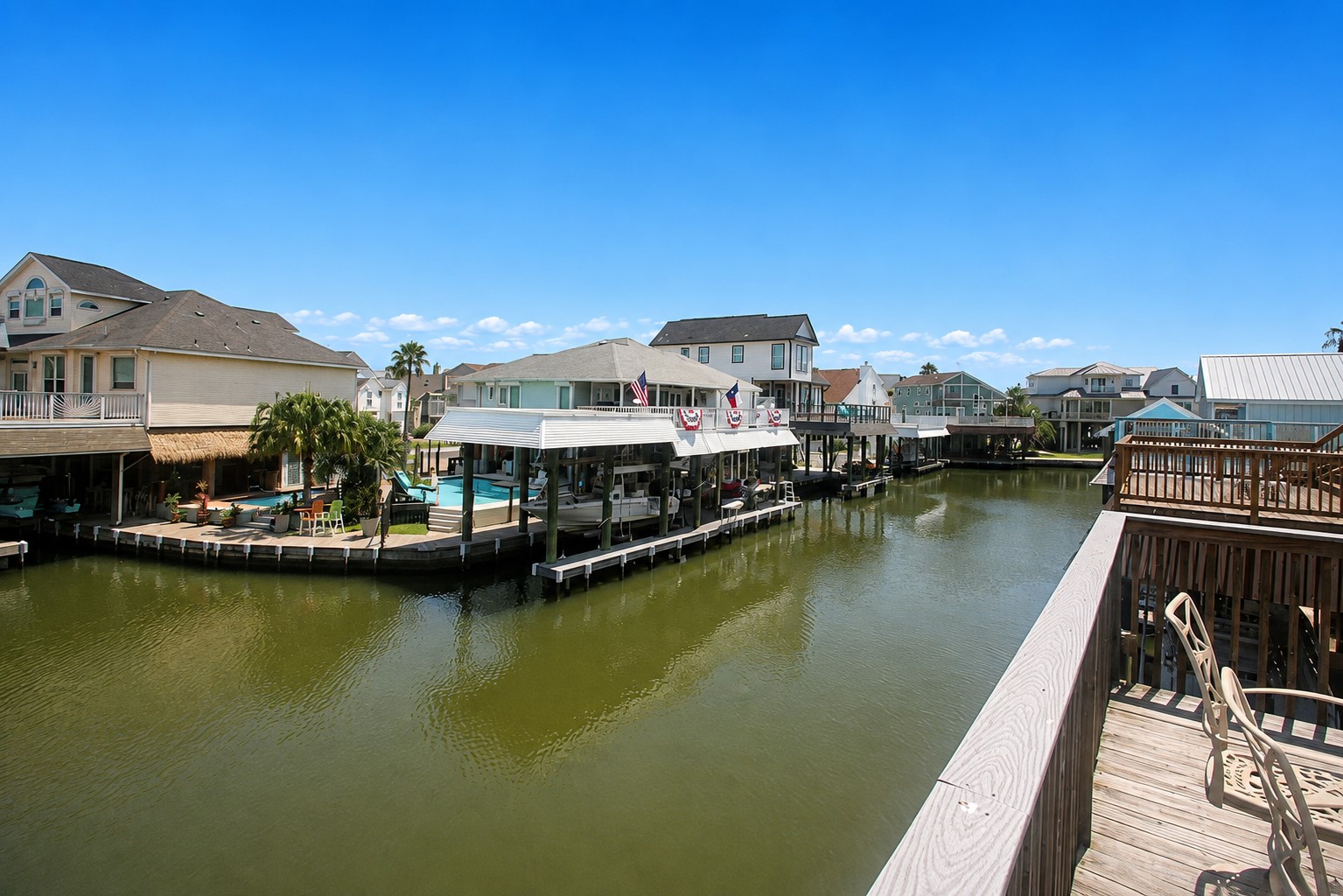 Property location allows for a second canal view. Property location allows for a second canal view.