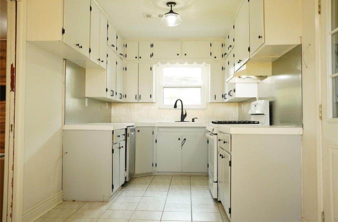1202 Mac Drive, Sweeny, TX 77480