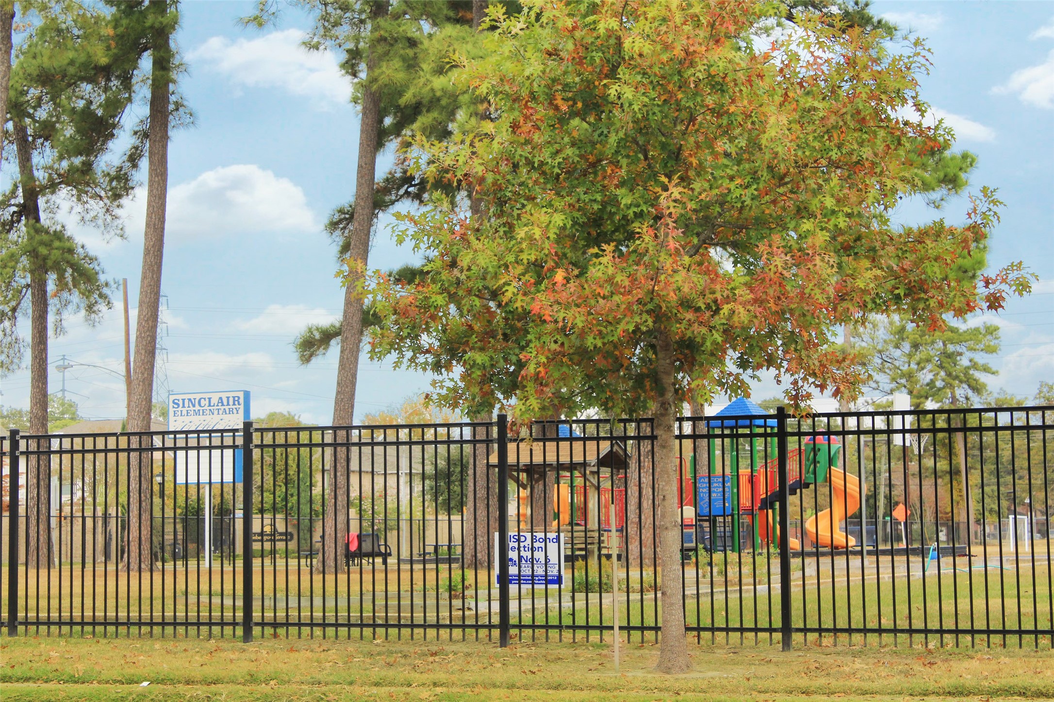 Sinclair Elementary. Walking distance to the home.