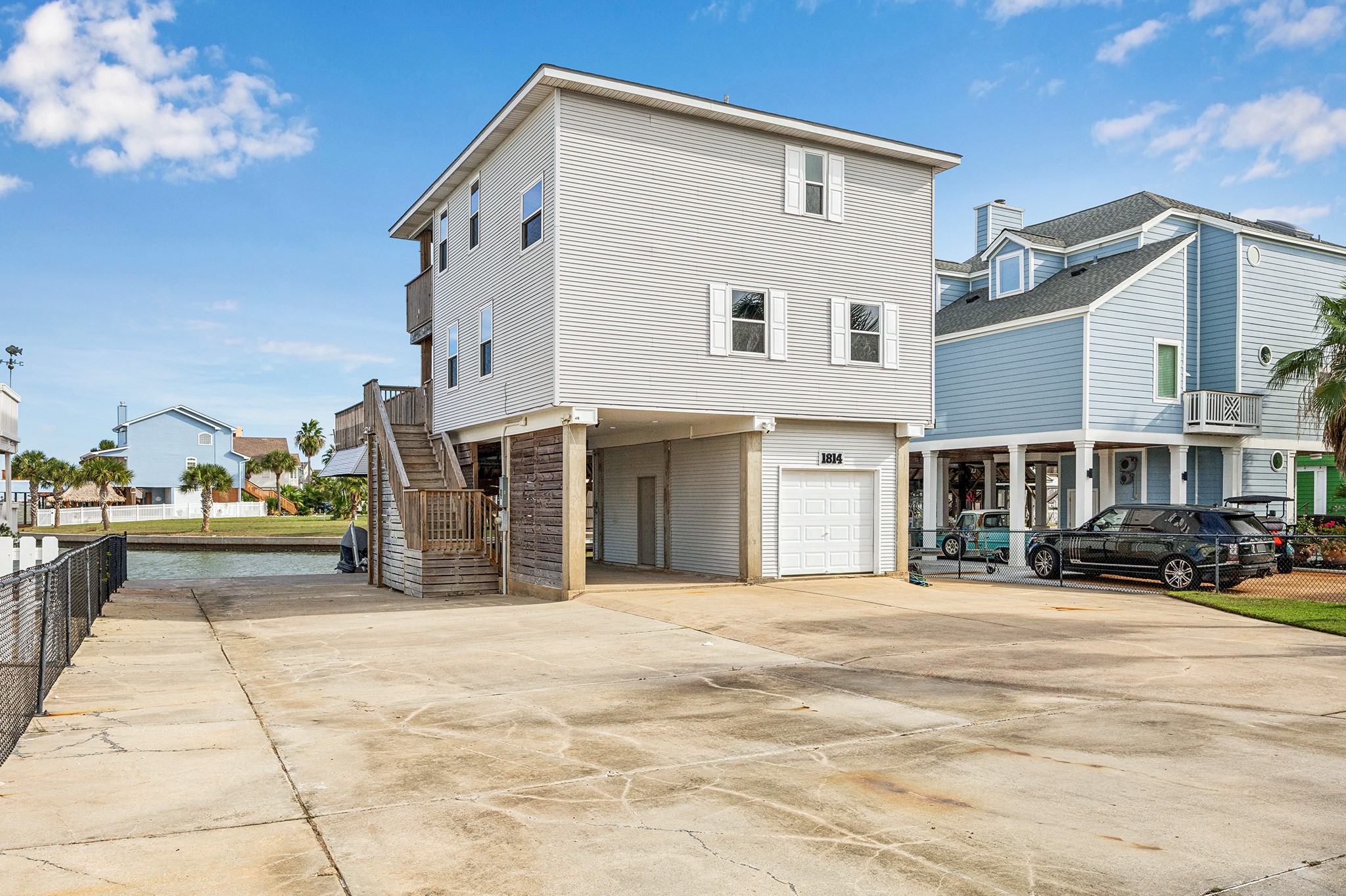 This inviting home boasts a welcoming facade and ample parking space, perfect for accommodating family and friends with ease.