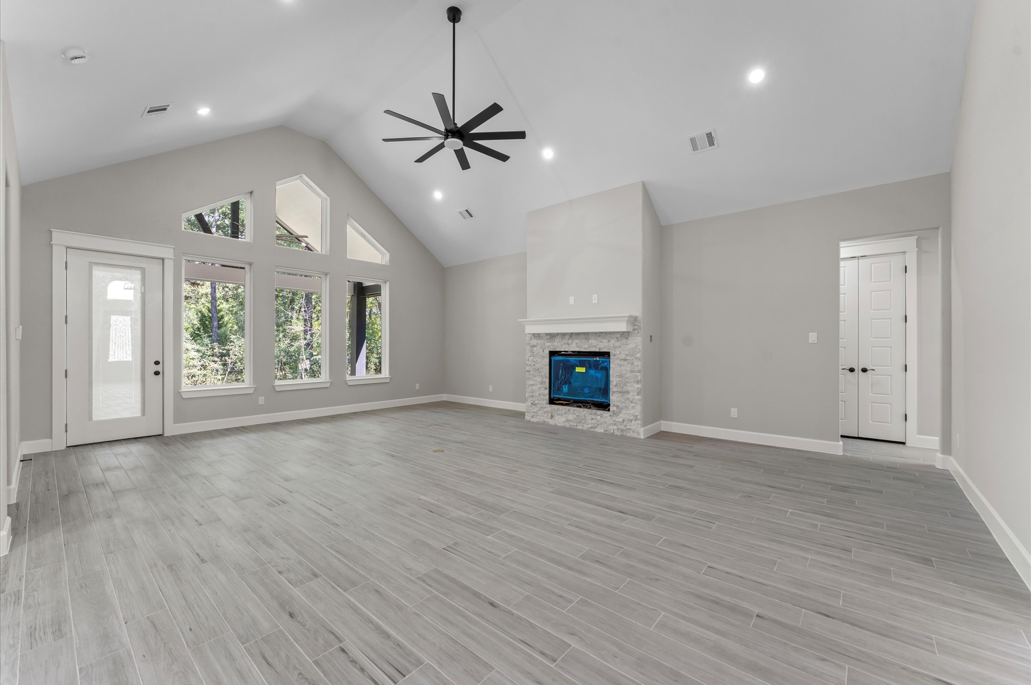 40 Stanford Court, Montgomery, TX 77356