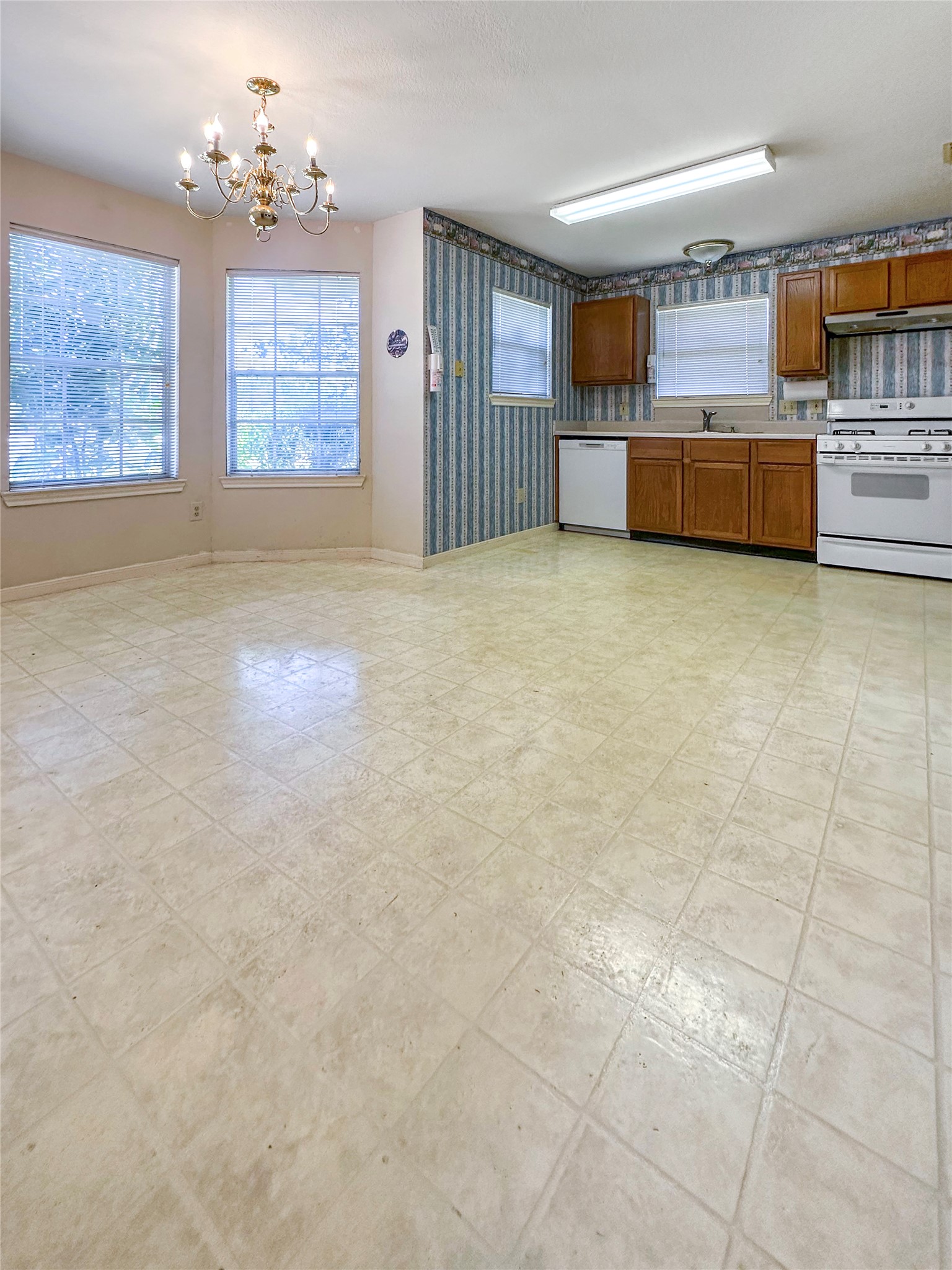 kitchen and breakfast area