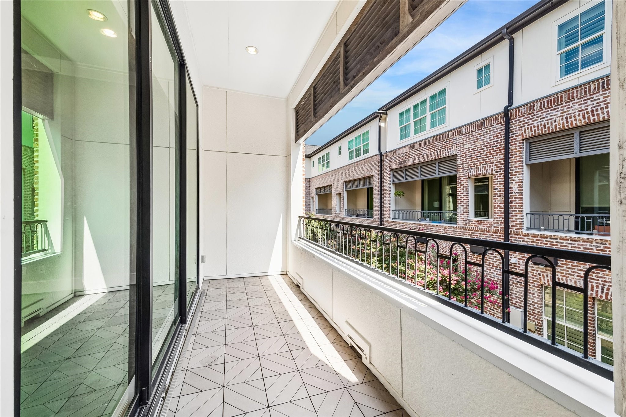 6068 Kansas Street, Houston, TX 77007